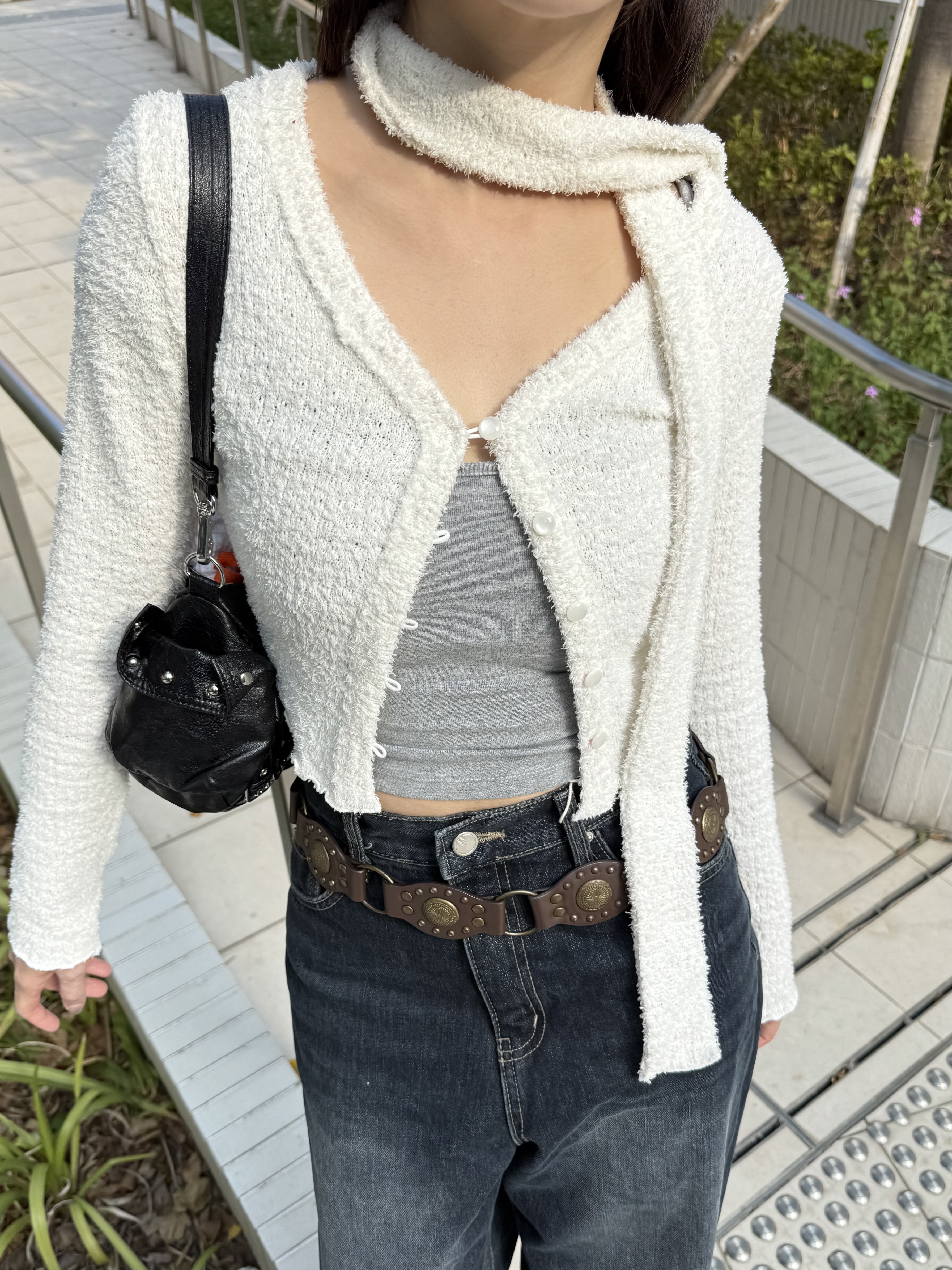 (訂購)顯身材掛頸小貼身毛毛上衣 T12(白/紅/黑)