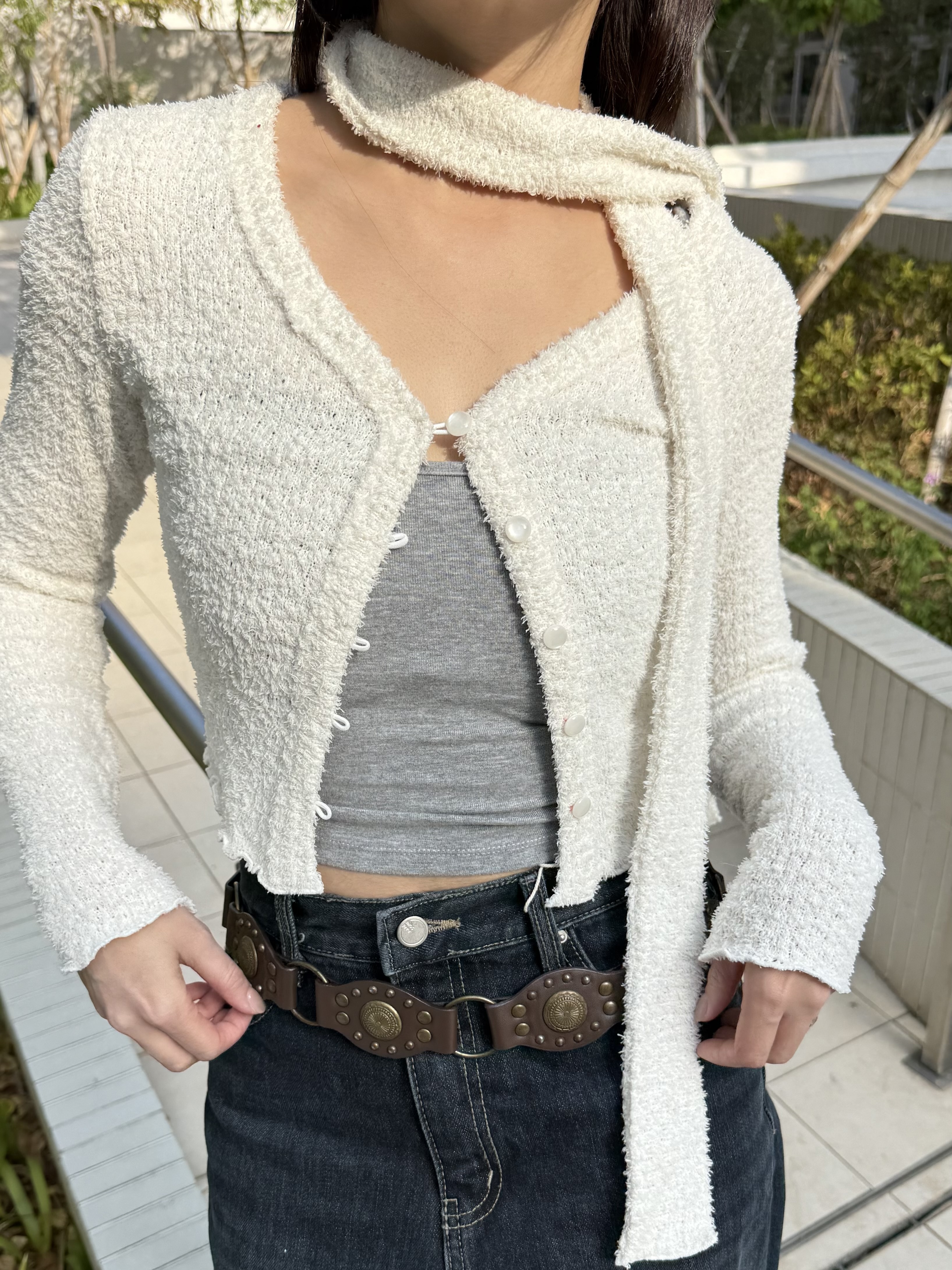 (訂購)顯身材掛頸小貼身毛毛上衣 T12(白/紅/黑)