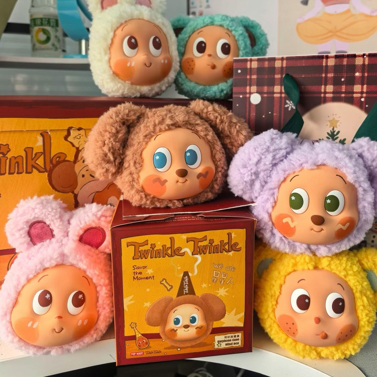 《Popmart 泡泡瑪特》星星人美味系列-吊飾耳機包盲盒