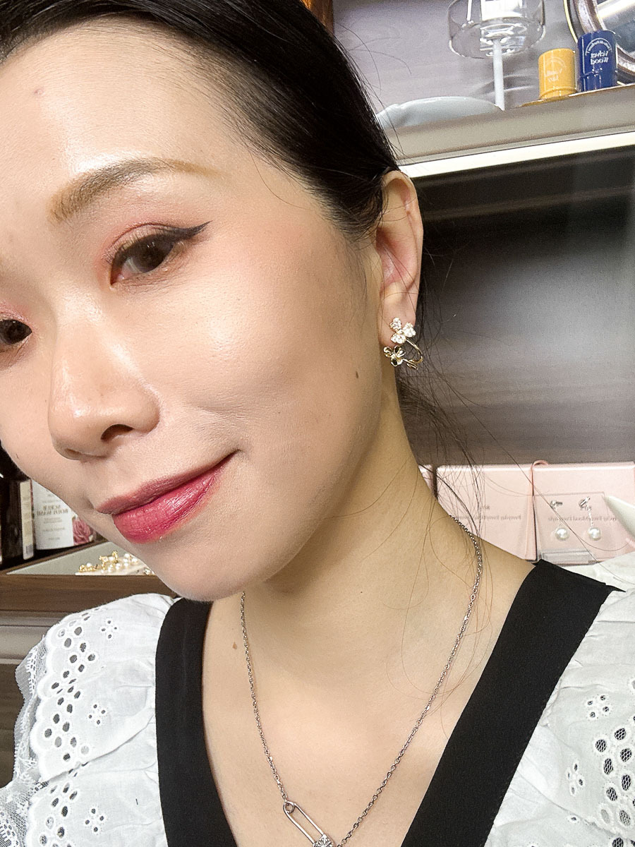 【SALE SALE SALE🔥】2朵花花鋯石 925純銀針 耳環【不設退換】（純針耳針比較軟，有可能會微曲）