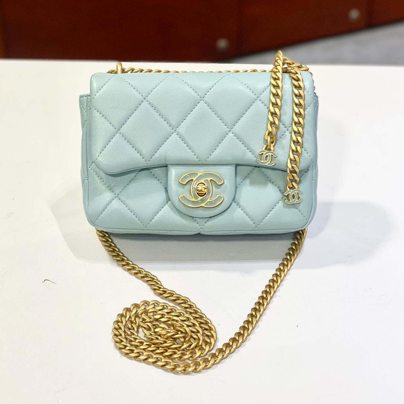 全新CHANEL CF17, 方胖子, AS3113, 粉藍色羊皮, 搪瓷扣雙金鍊, #BRAND NEW #香榭站正品