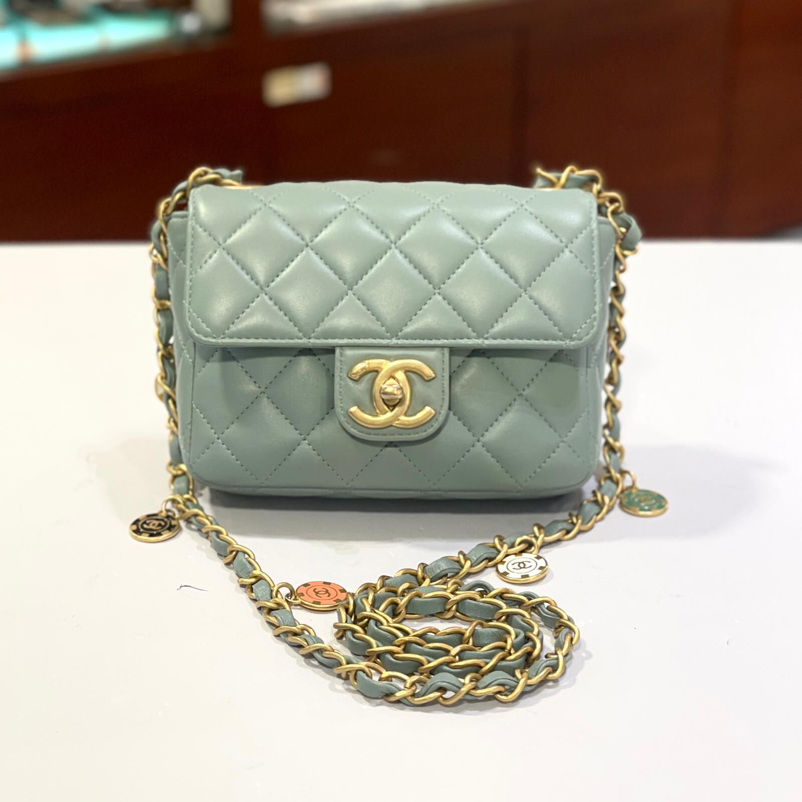 全新CHANEL斜背袋 方胖子STYLE, AS3737 ,杏仁綠羊皮 彩色搪瓷籌碼金鍊, CF17款, #兩年免費保養 #BRAND NEW #香榭站正品