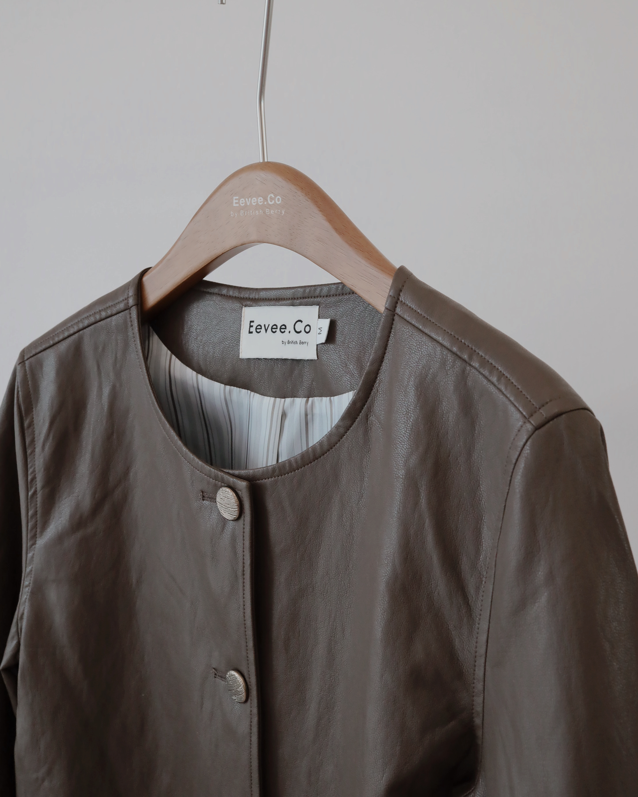 現貨 7307 霧啡色圓領皮衣|條紋內里