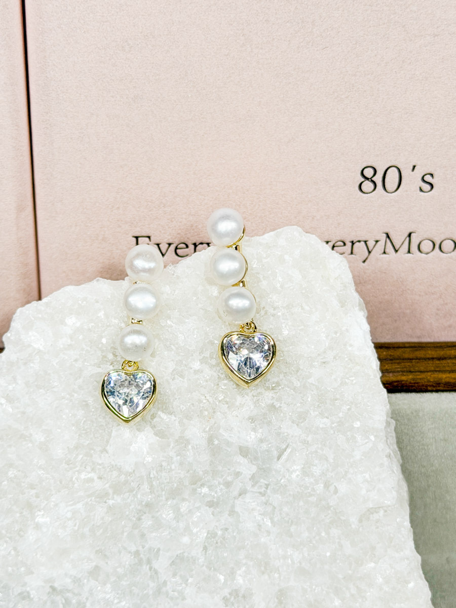 【SALE SALE SALE🔥】淡水珍珠925純銀耳針 心心閃石耳環【不設退換】（純針耳針比較軟，有可能會微曲）