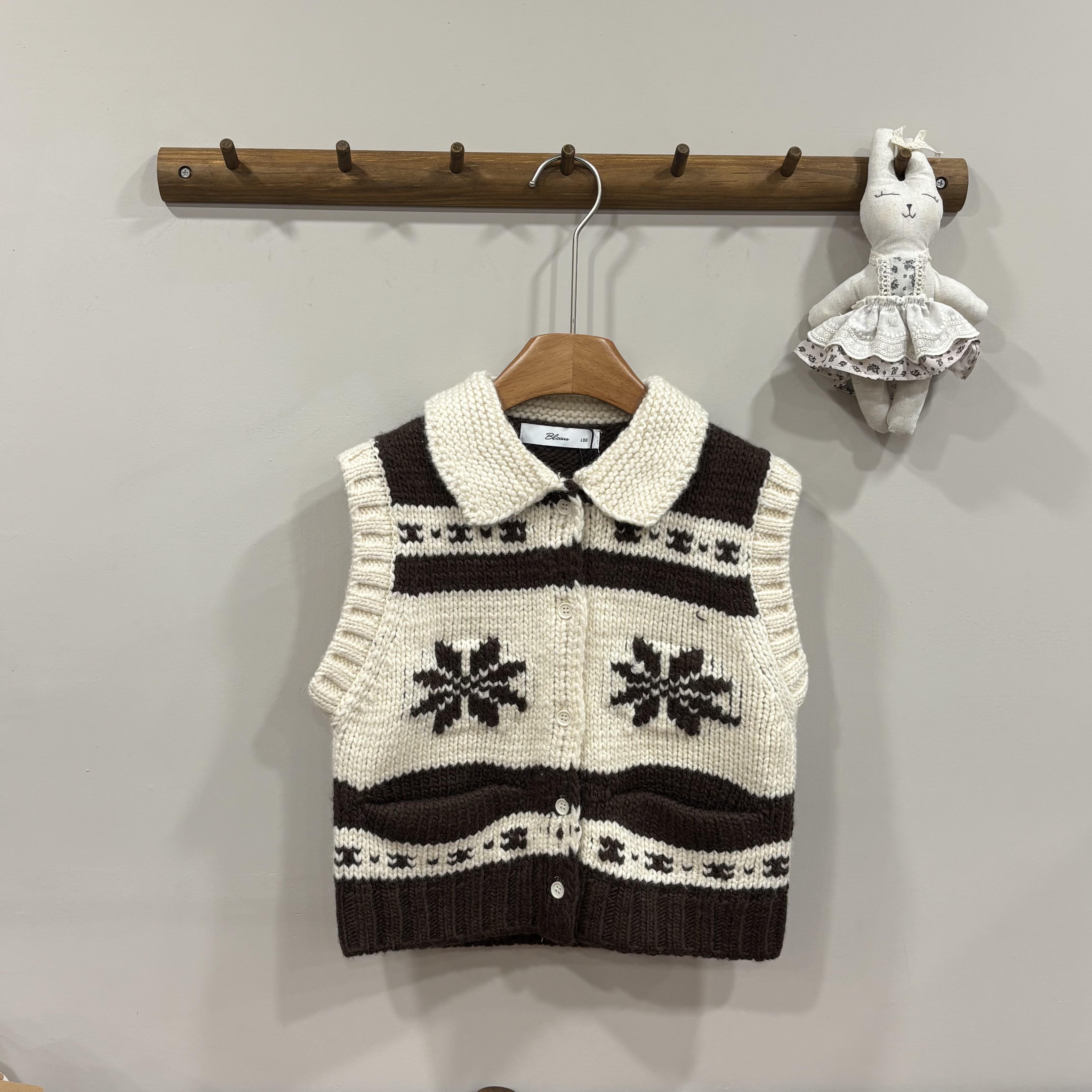 A03735復古奶油針織背心