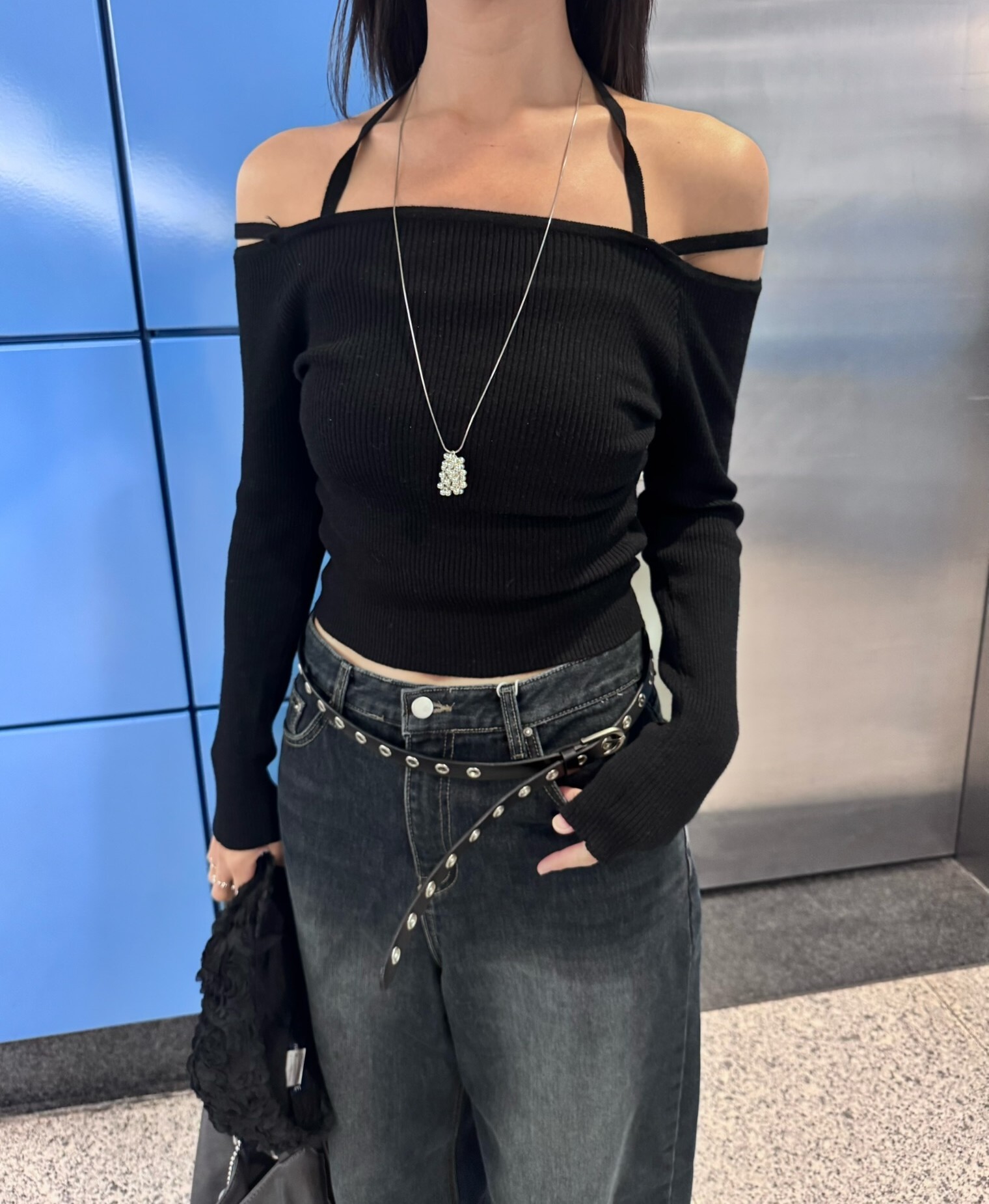 (訂購)個性吊帶針織上衣 T1002 (黑/白)