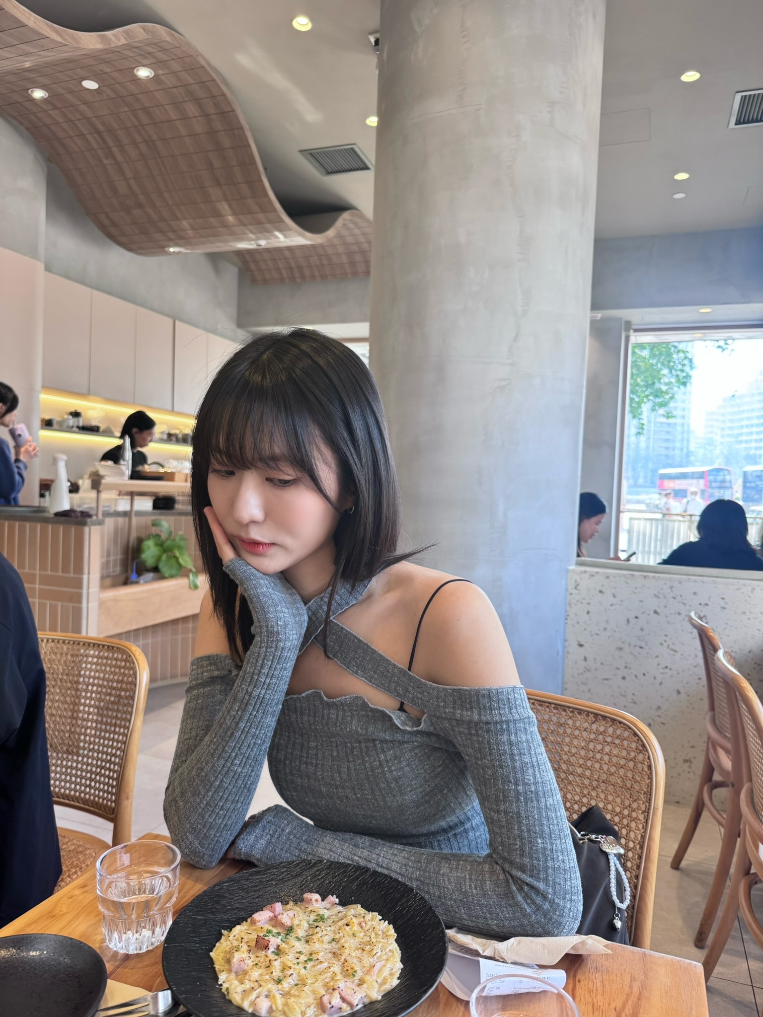 黑現貨/訂購)女神交叉直紋短上衣 T1220 (灰/黑/白)