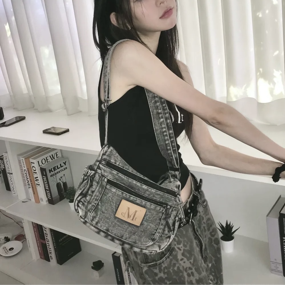 MUCENT STONE WASHING DENIM CROSS BAG 水洗牛仔 斜背包 兩色 韓國代購