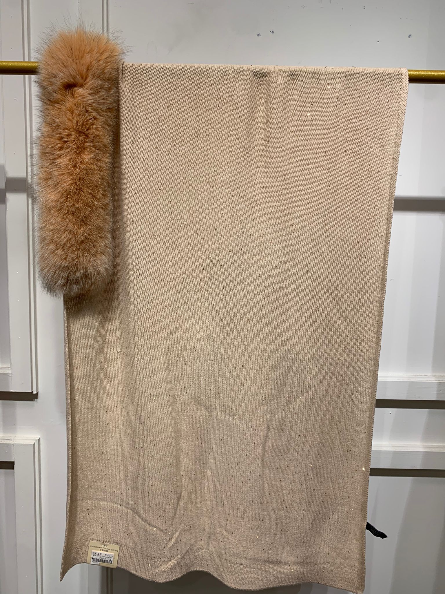 A64 70% Wool 30% Cashmere + +Fur (北歐狐狸毛)-M