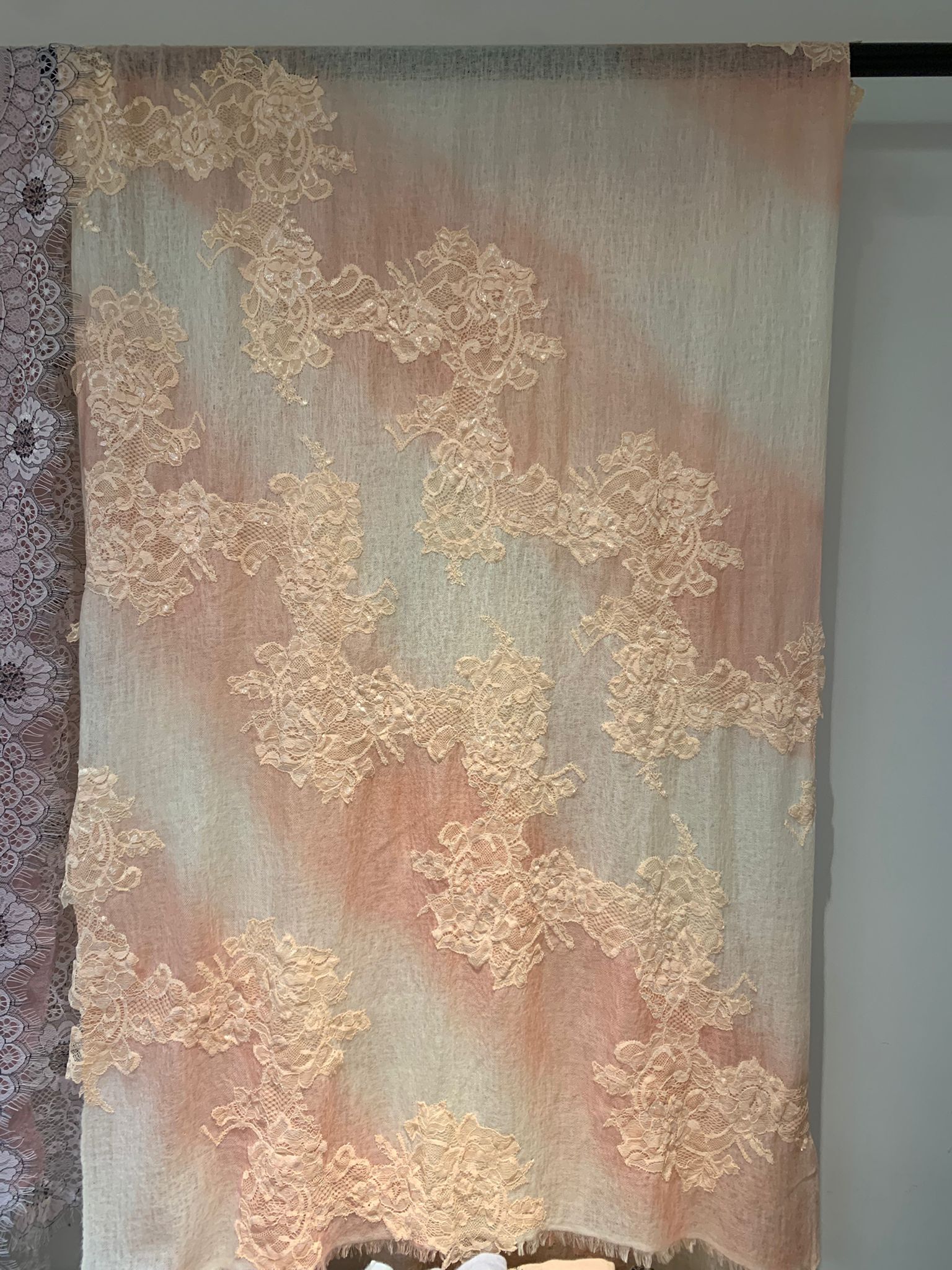 A80 Cashmere French lace 100% Cashmre-M