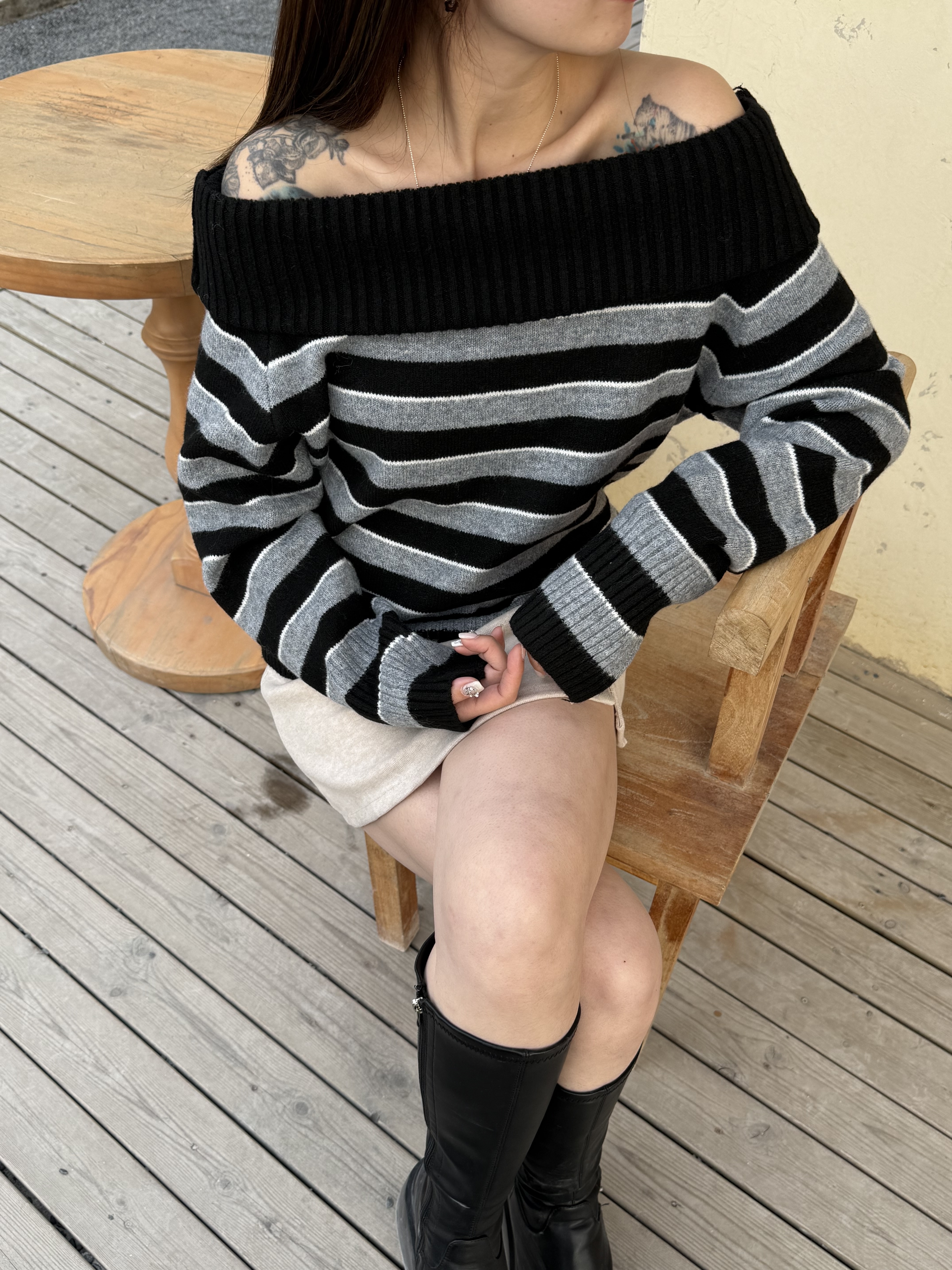 平口領撞色條紋毛衣