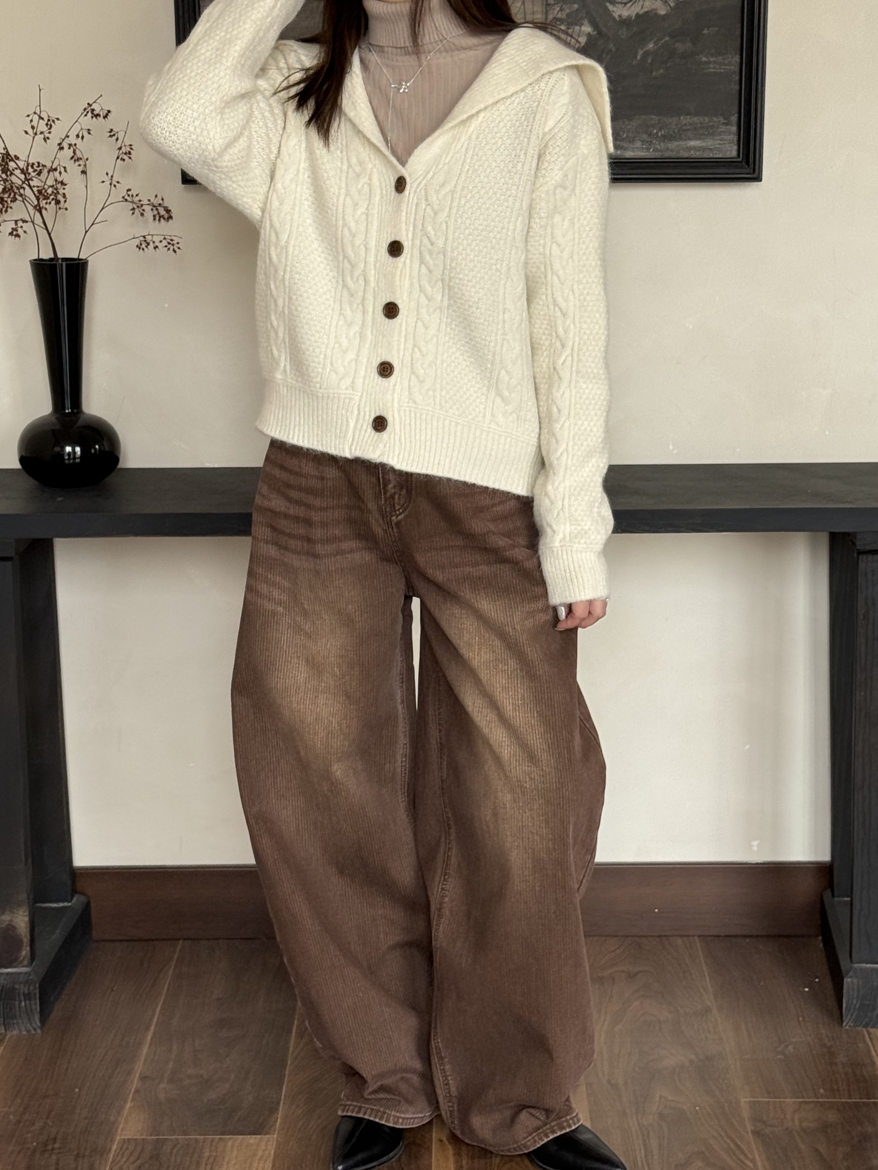 翻領麻花排釦毛衣