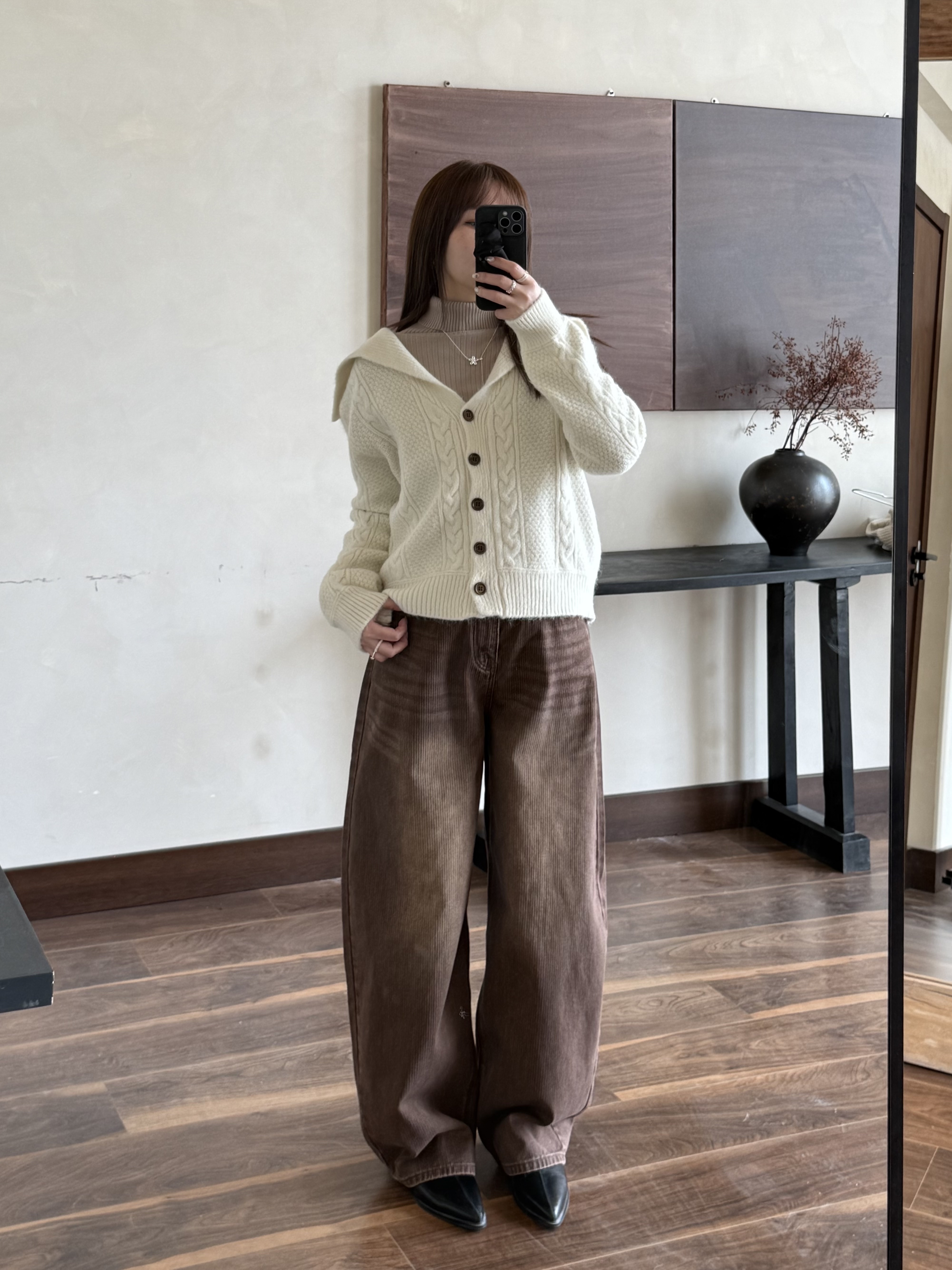 翻領麻花排釦毛衣