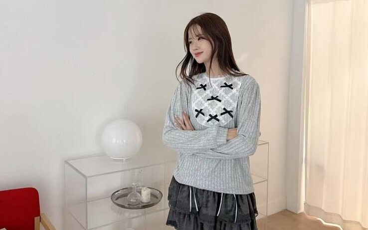 BE46  LACE菱格蝴蝶結上衣  15%羊毛  胸44 - 56  長23 $459 (一口價)