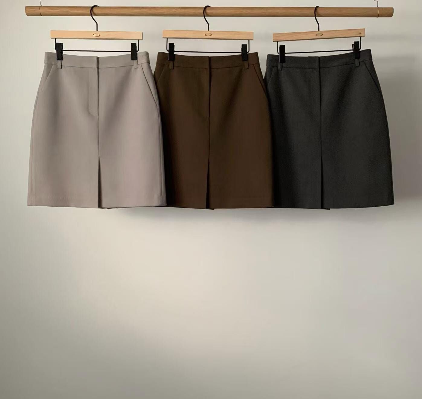 AU5302 小開叉高腰短裙