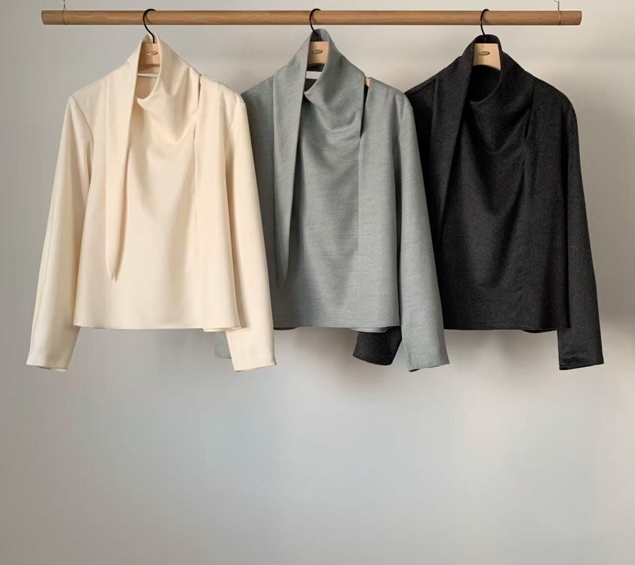 AU5316 領巾小開洞上衣