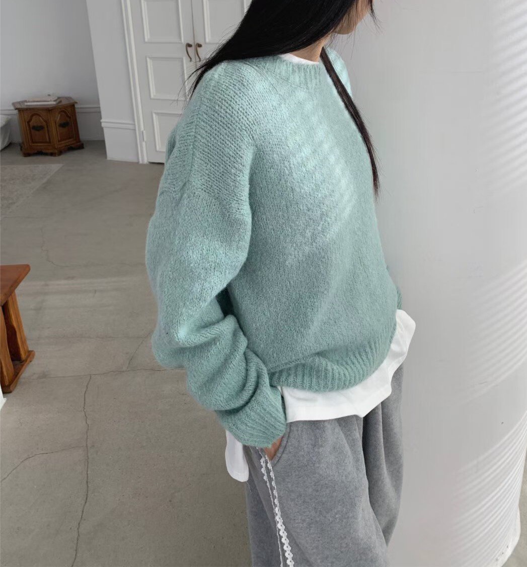 素色羊絨毛衣