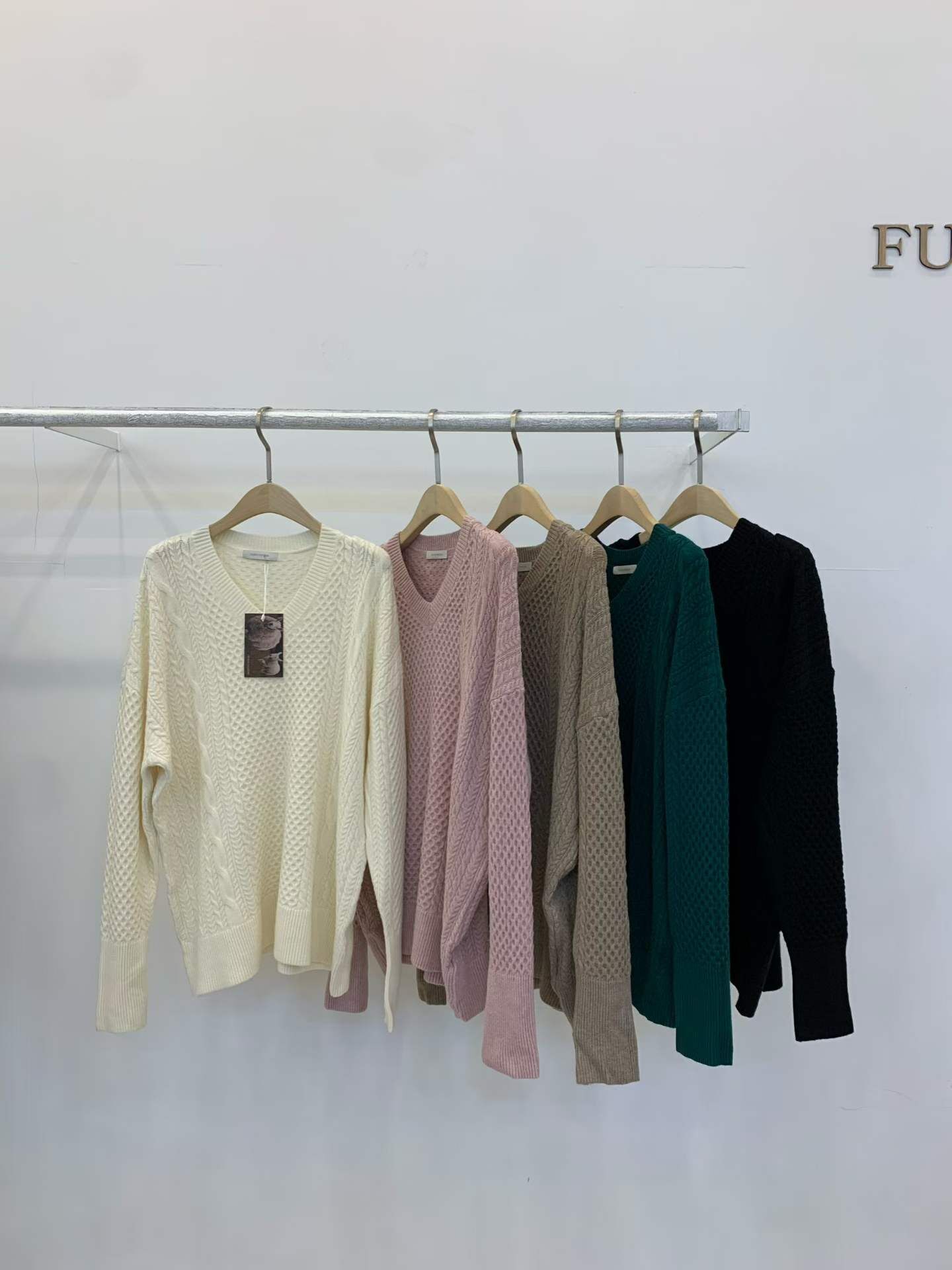 FP5309 V領經典麻花全家福毛衣