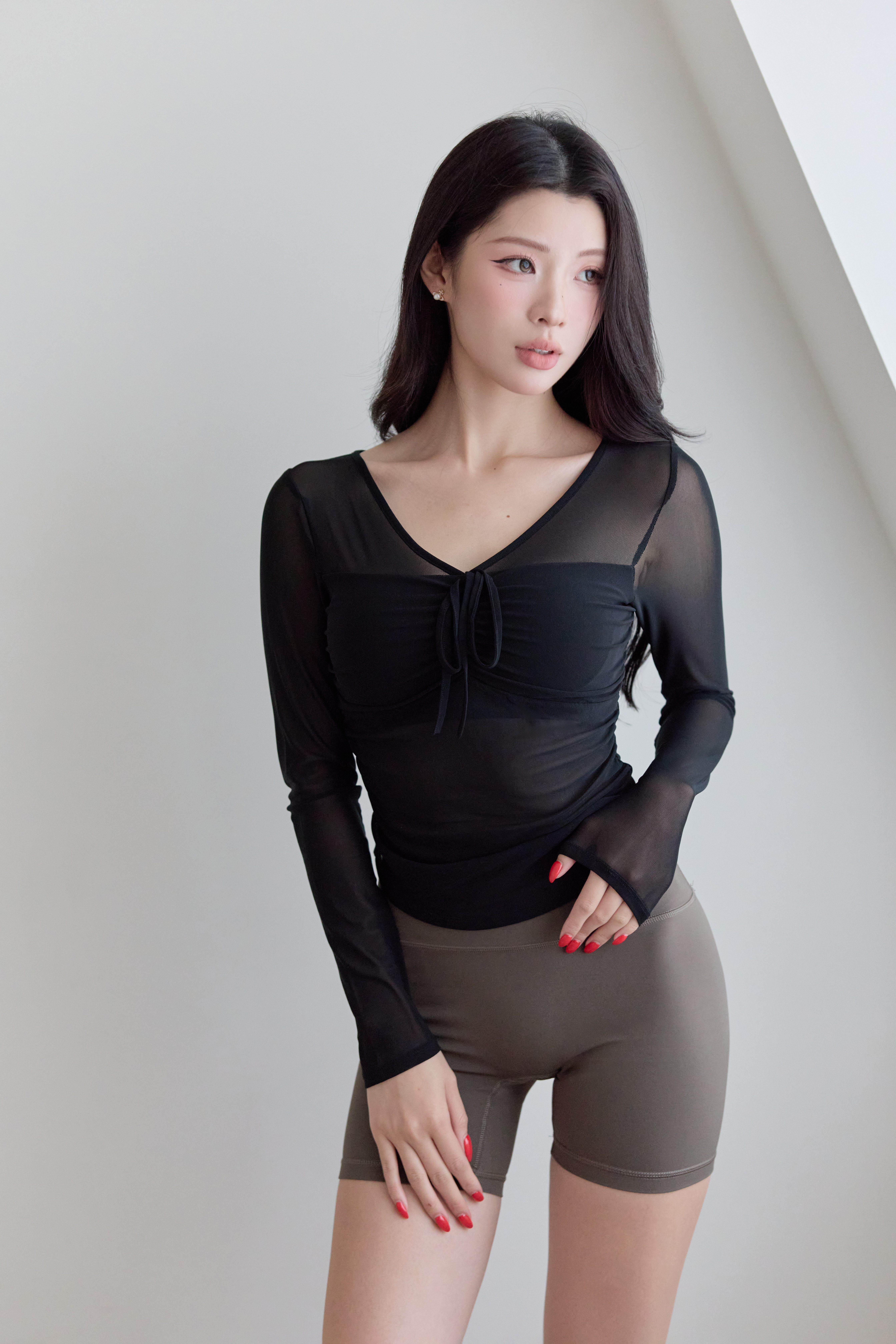 Milae 無肩帶包覆運動上衣 / 黑