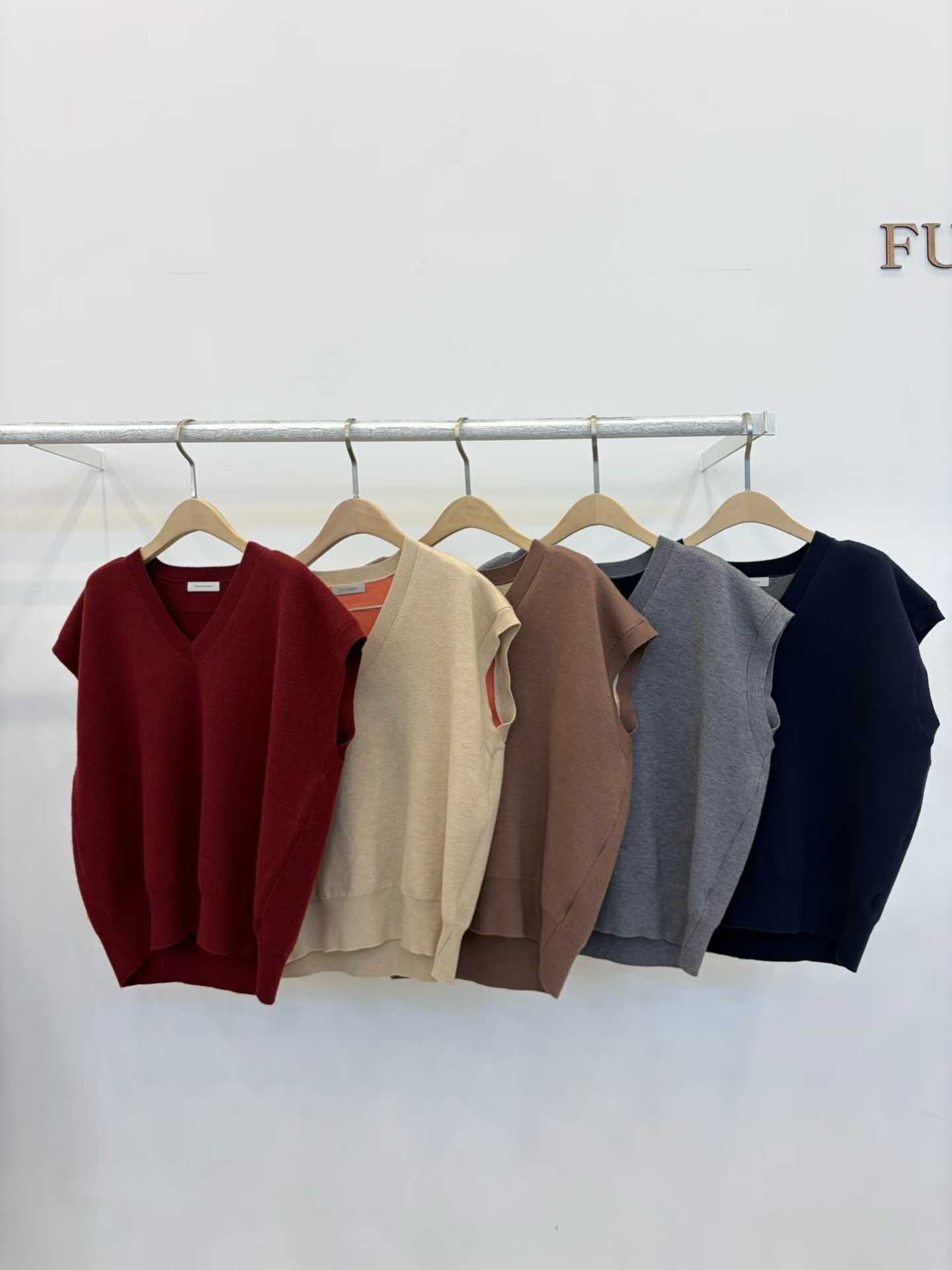 FP5321 羊絨v領配色背心