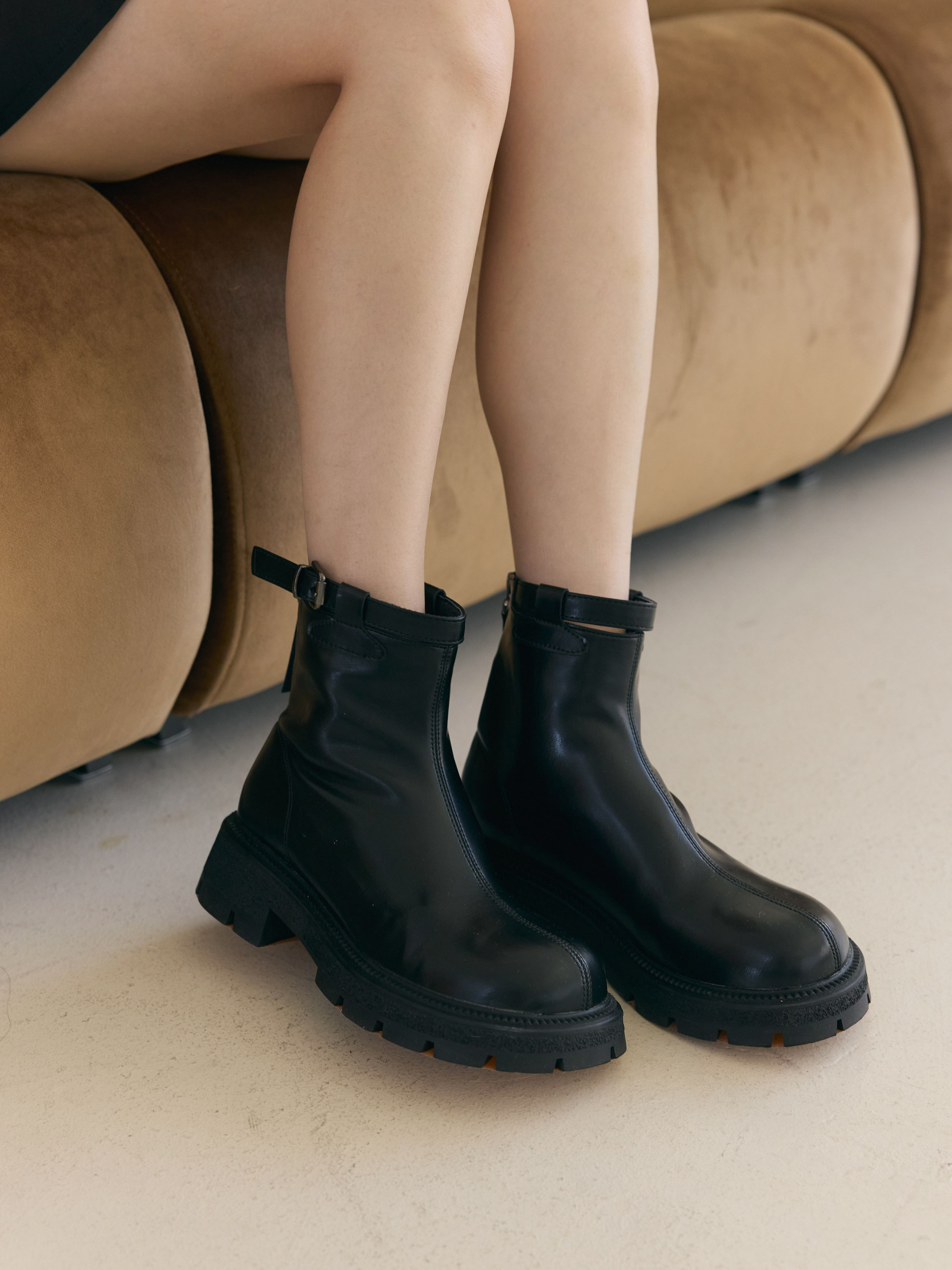 增高5公分 防潑水軟Ｑ底拉鍊短靴