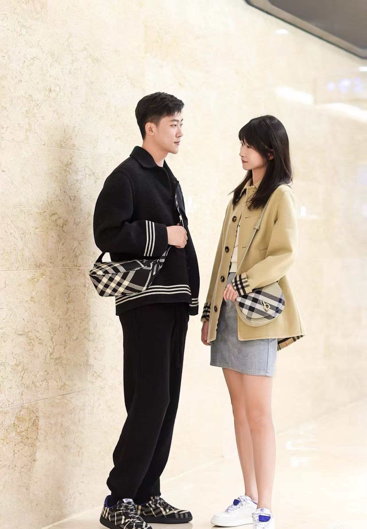 Burberry ML shield Messenger bag black