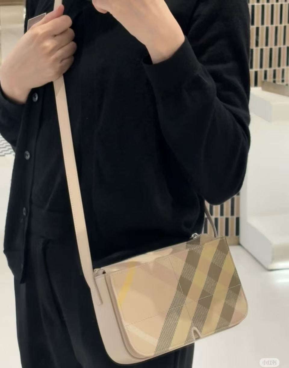 Burberry LL Snip crossbody bag Teacup pink