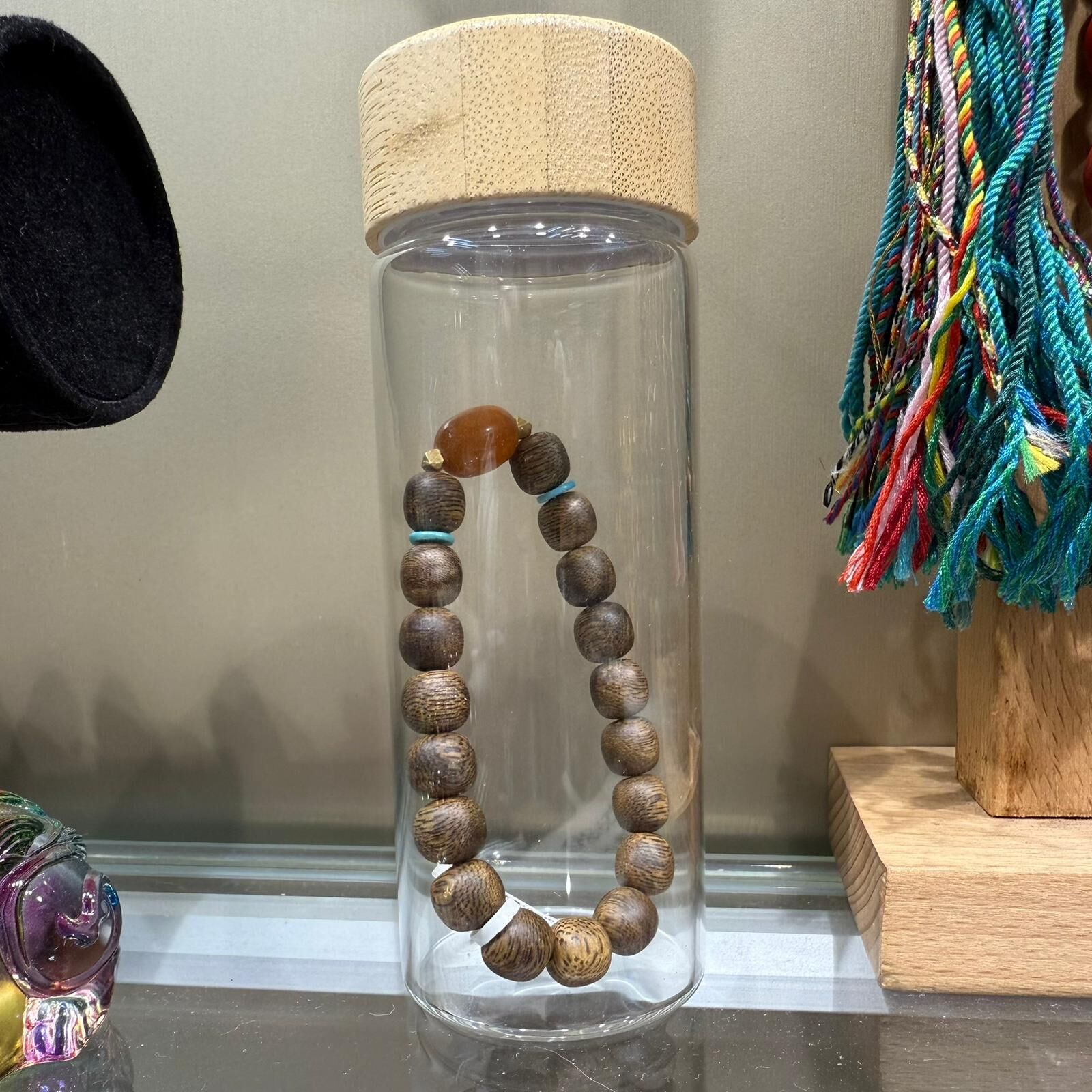 HKAF1214-047 高油綠棋楠手串10mm (配南紅橢圓珠+綠松石隔片) 附送玻璃樽 (A45)