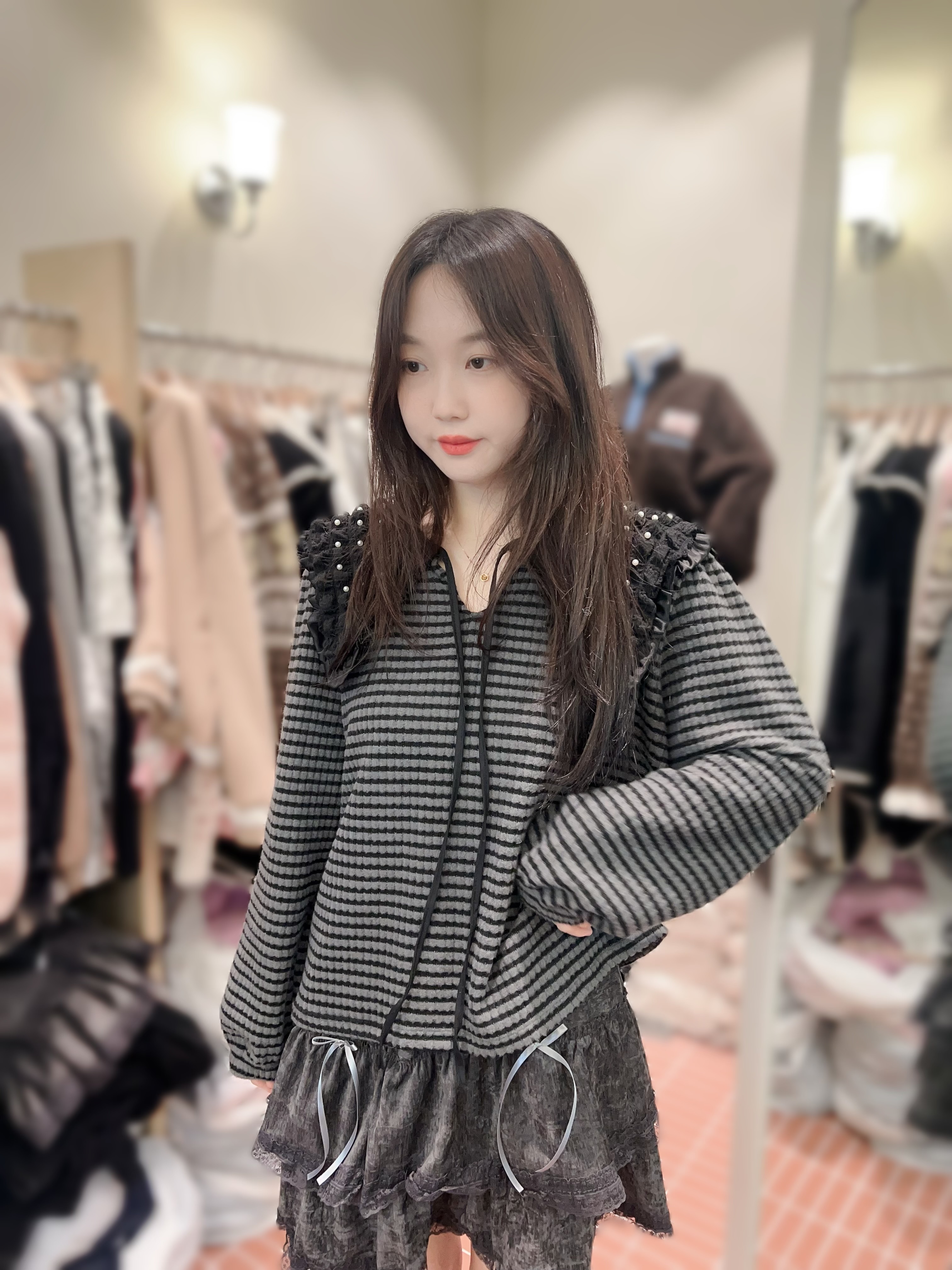 BE41  橫間珍珠羊毛天絲  胸50-68    長 23     $479  (一口價)