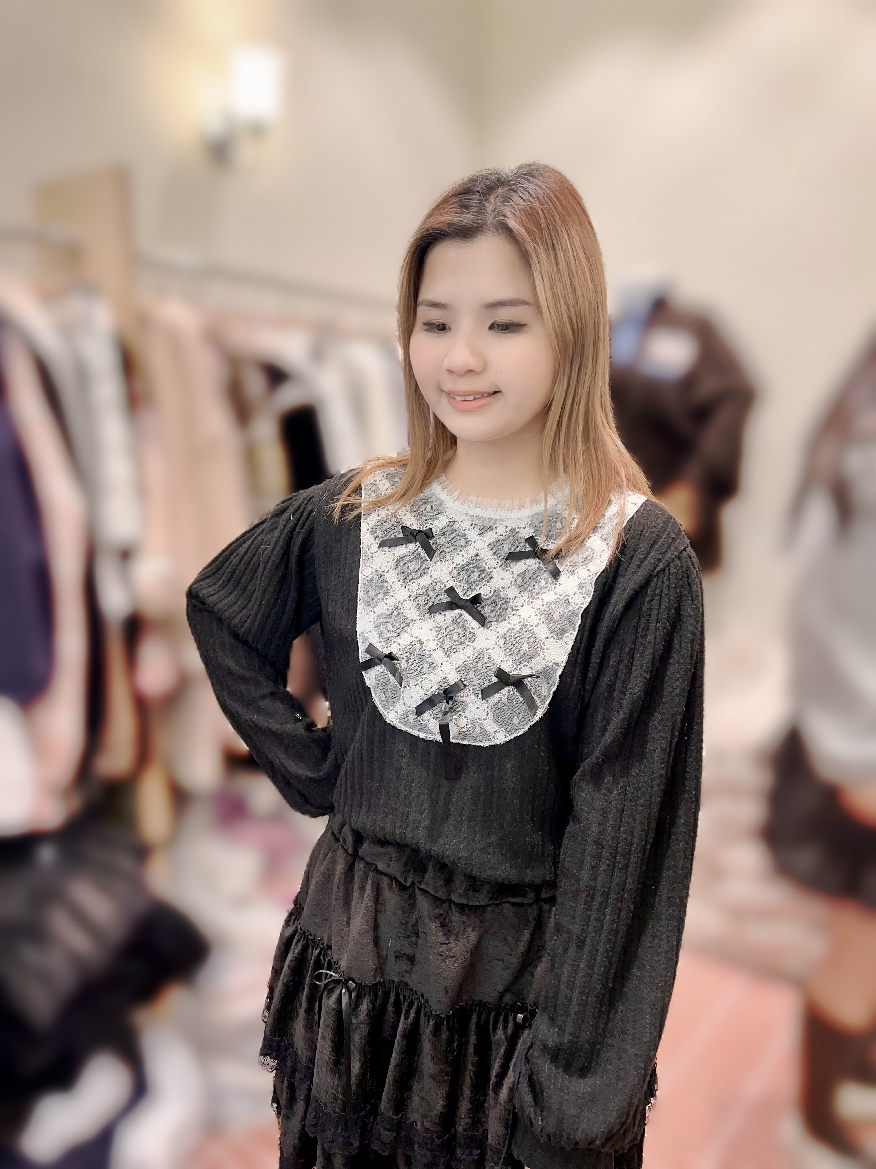 BE46  LACE菱格蝴蝶結上衣  15%羊毛  胸44 - 56  長23 $459 (一口價)