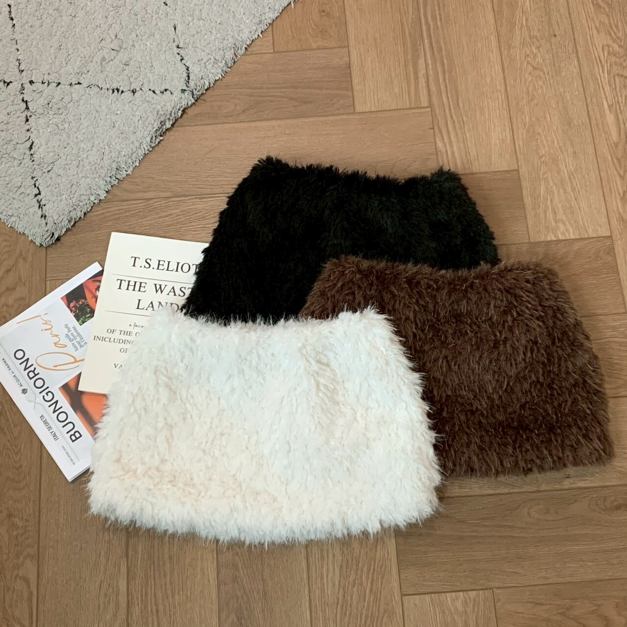 Mute fuzzy🖤毛毛包臀短裙