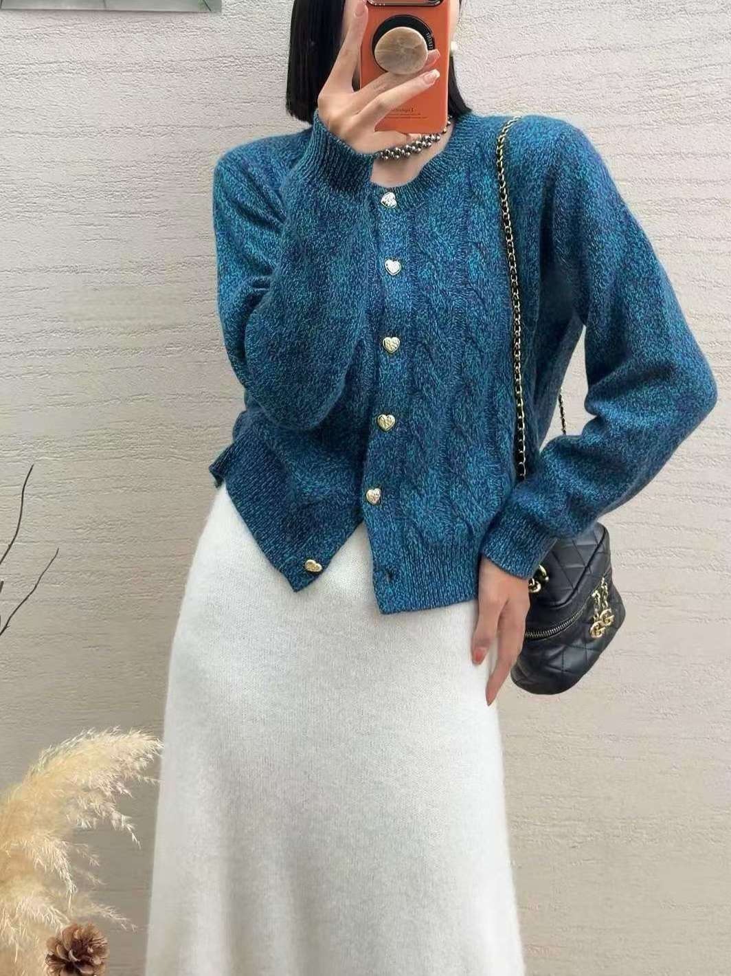 愛心釦麻花編織毛衣