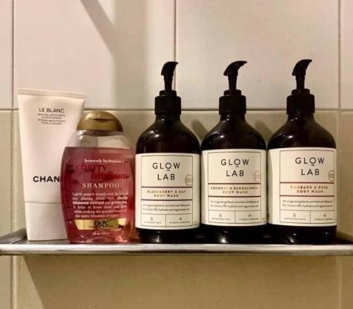 澳洲 Glow Lab 沐浴露 900ml  椰子檀香 /  大黃玫瑰 / 黑莓月桂