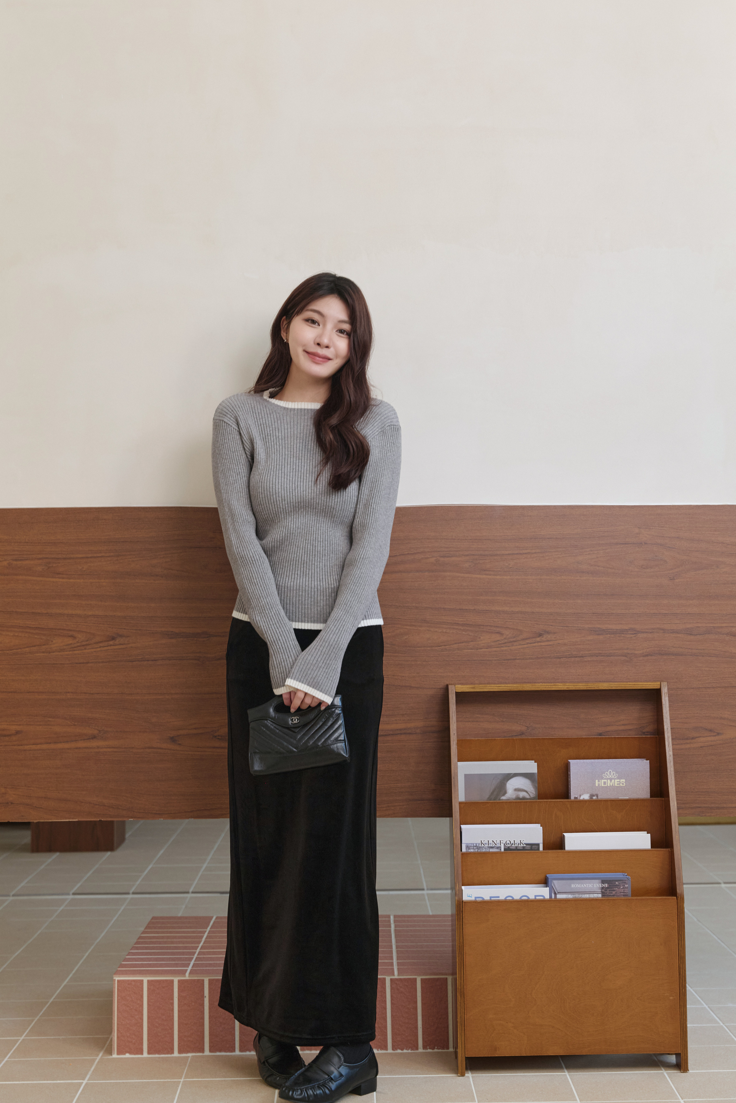 Gmade/撞色滾邊圓領坑條針織上衣-灰底白邊