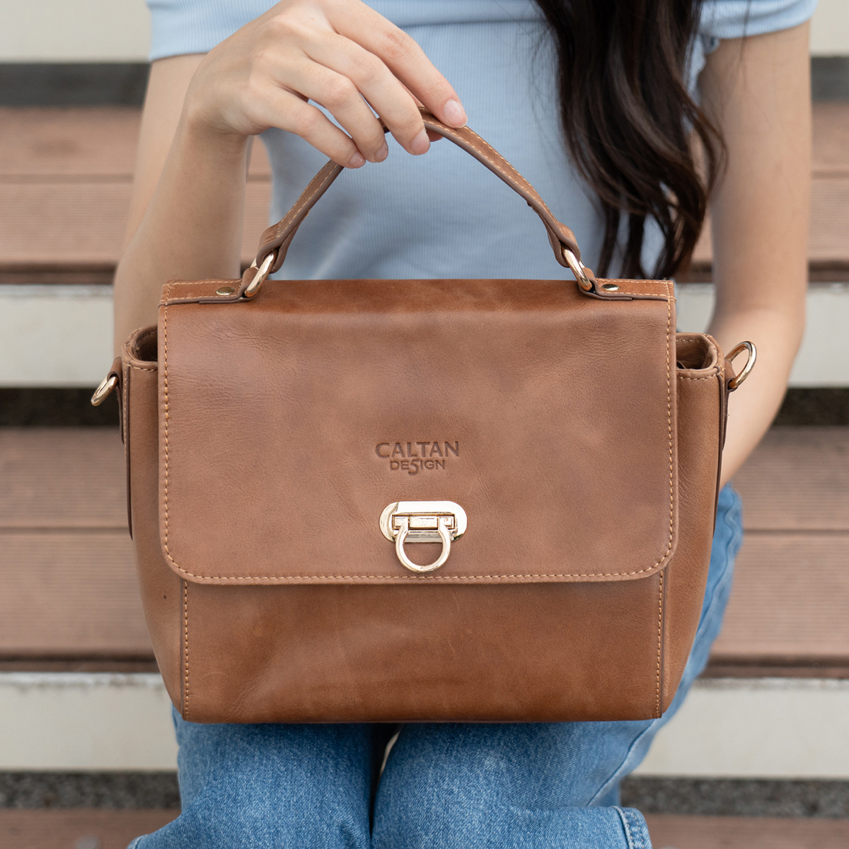 小圓壓扣真皮手提斜背包 - 5556(兩色)