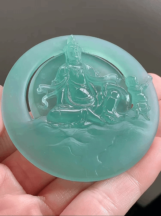 126424 翡翠冰藍水送子觀音 (54.6mm直徑)