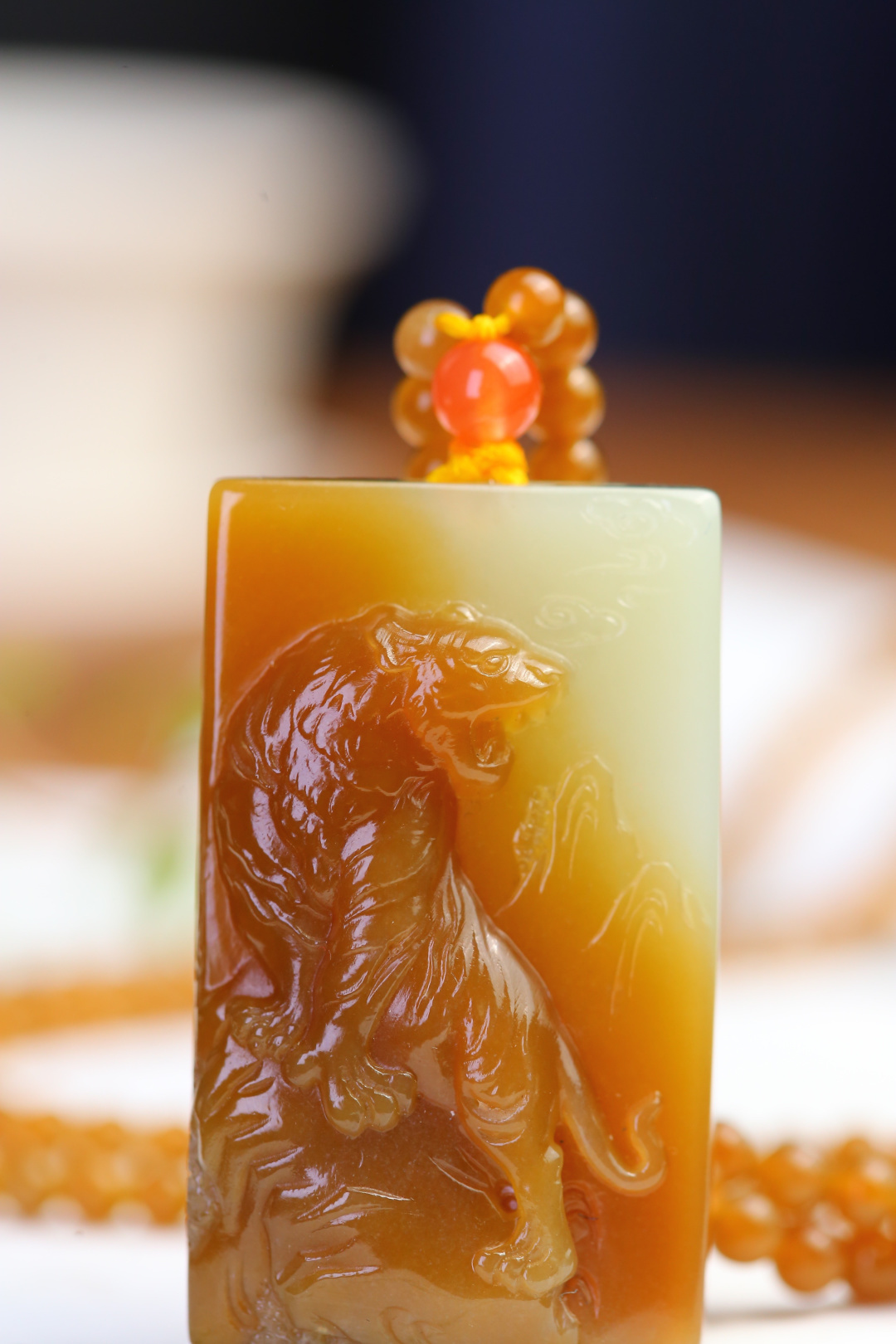 126155 和田玉且末虎嘯山河一體鏈 (項鏈直徑 4mm)