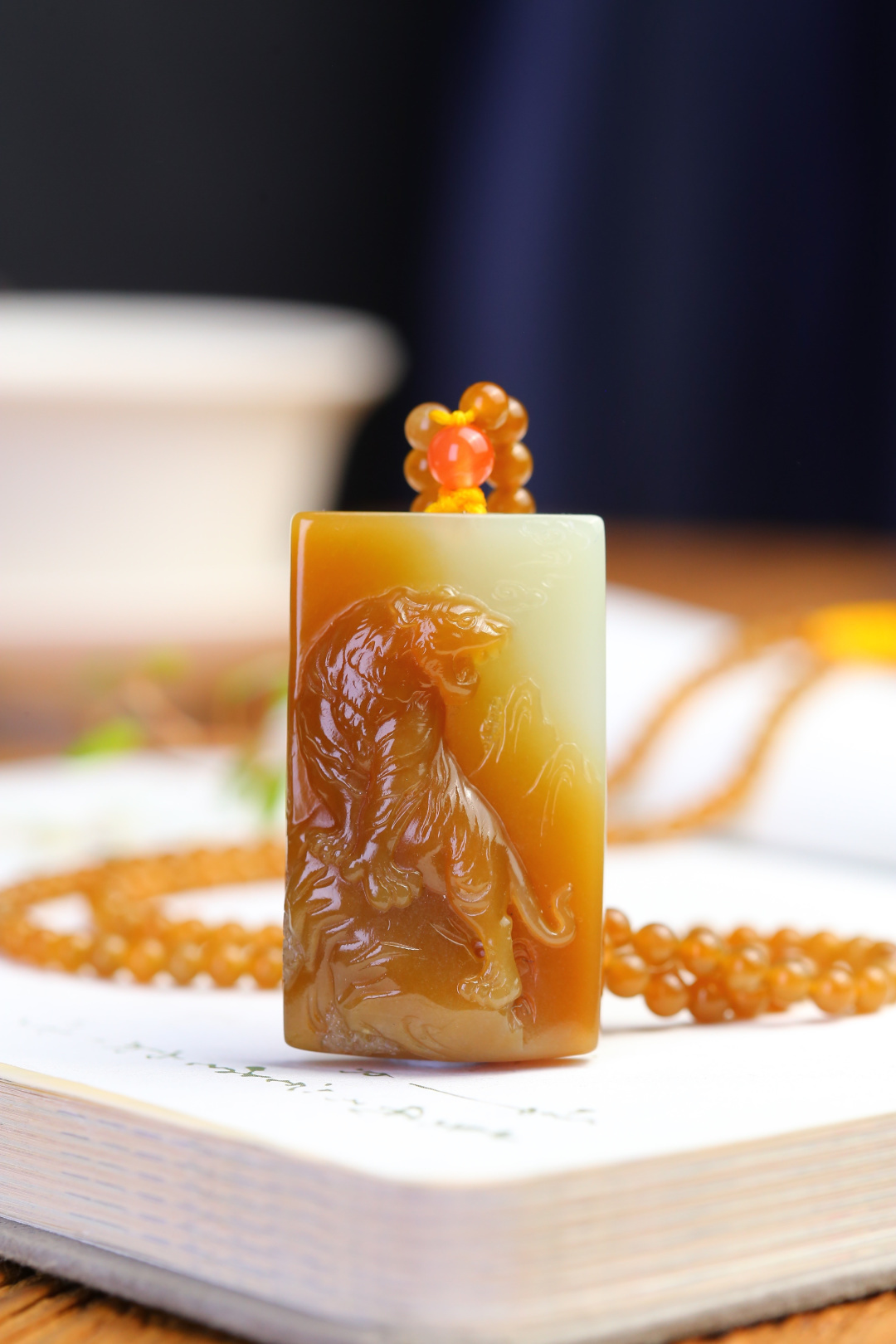 和田玉且末虎嘯山河一體鏈 (項鏈直徑 4mm),天然和田玉軟玉