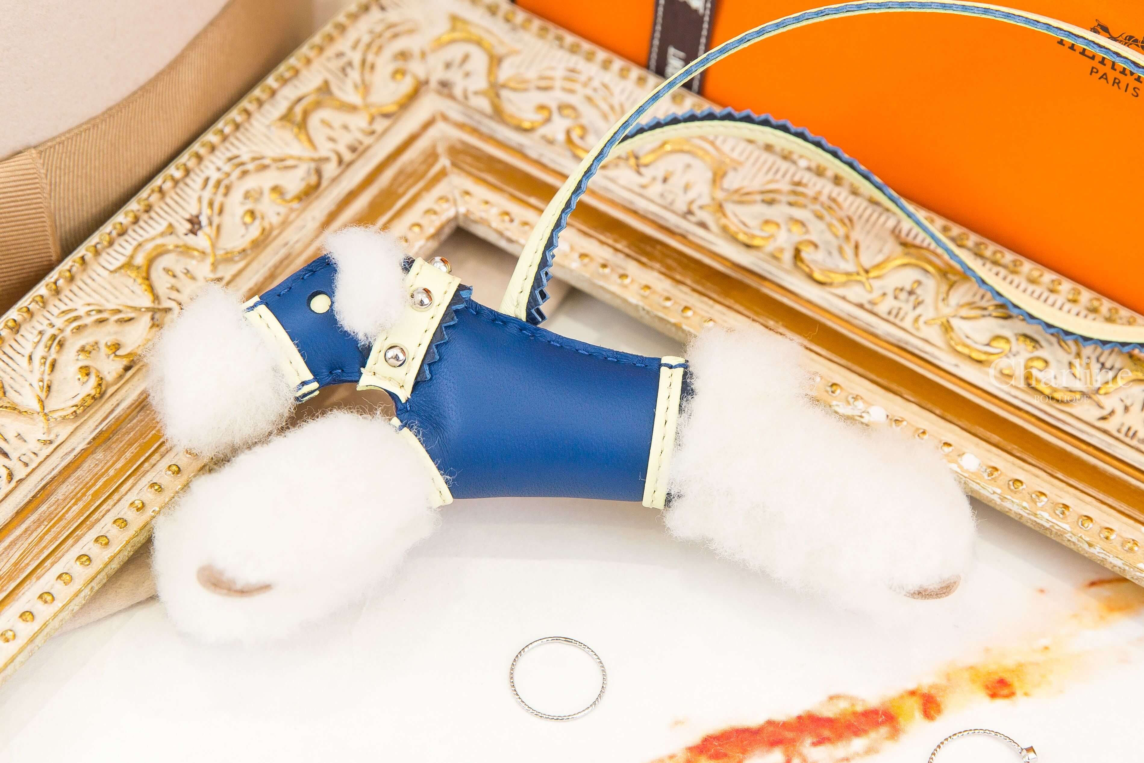 Hermès Hermès Budy Charm 扎染藍/米爾頓黃/深淵藍羊毛鋸齒滾邊卯釘獵狐梗犬吊飾-Charline Boutique 精品代購