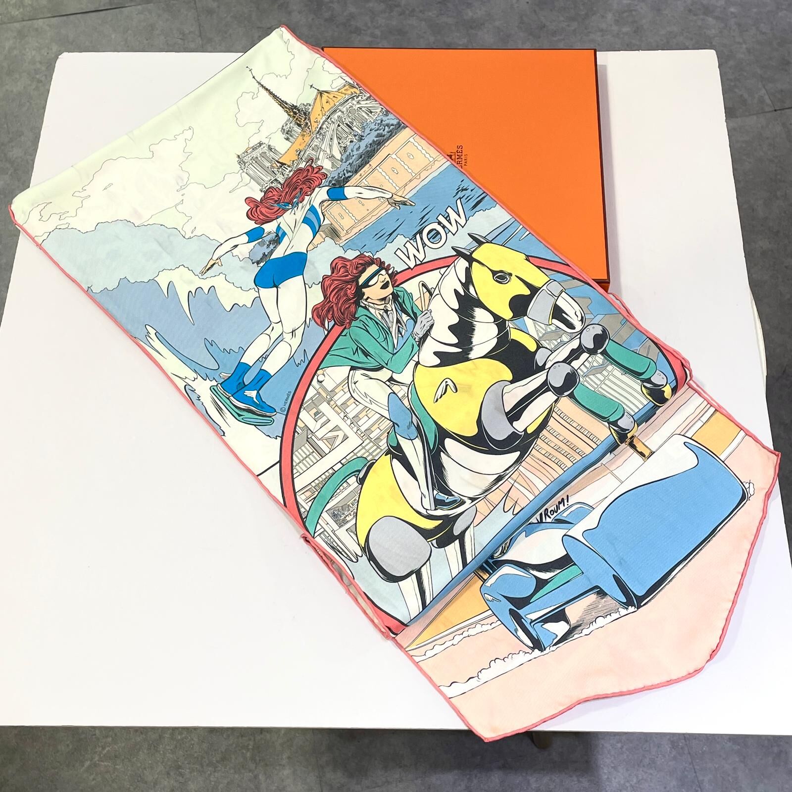 95%NEW二手HERMES絲巾TWILL 30x180cm 粉邊長絲巾 H103874S Le Premier Chant #MAXI TWILLY #香榭站正品