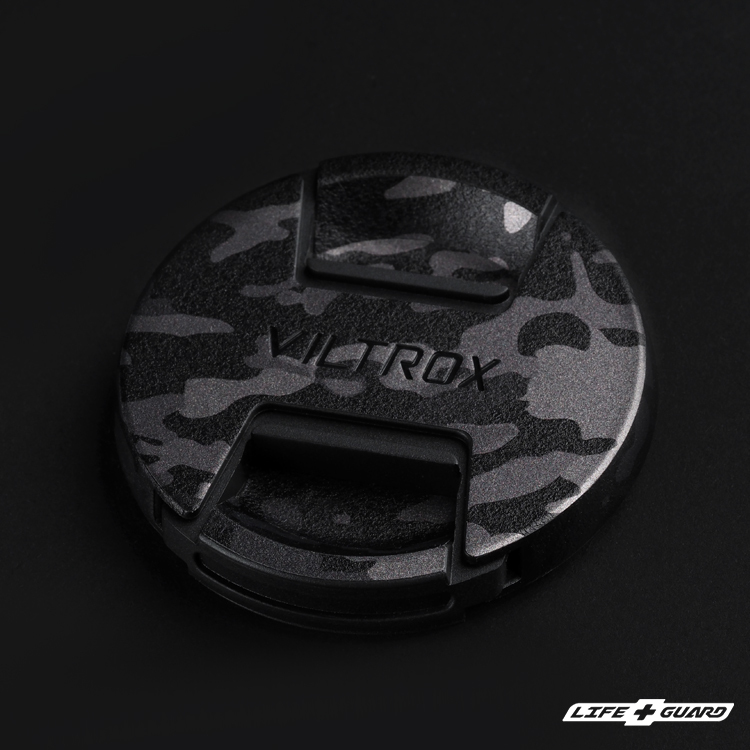 LIFE+GUARD 鏡頭貼膜特寫，野戰迷彩黑風格設計，適用 Viltrox AF 85mm F2.0 EVO FE