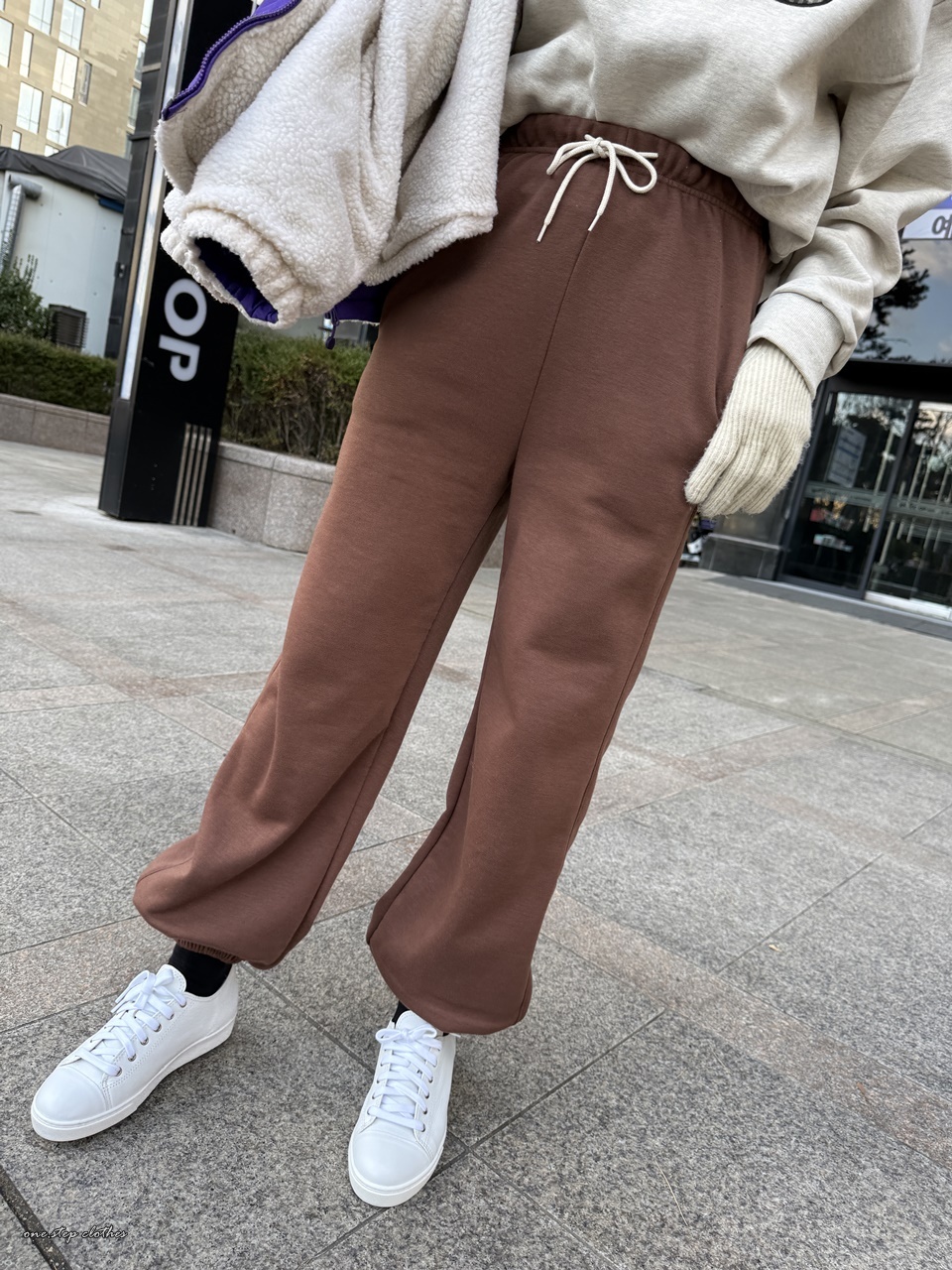 正韓隨性咕溜刷毛縮口褲 (咖)