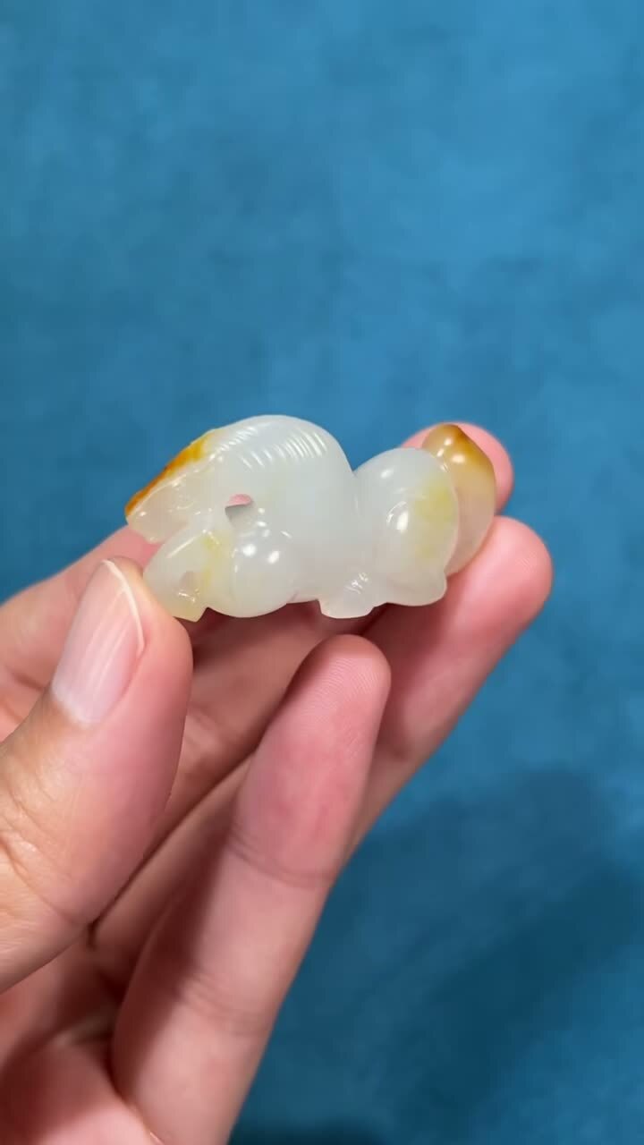 和田玉籽料馬到成功,天然和田玉軟玉