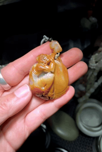 126744 和田玉籽料黃沁獨籽吊墜