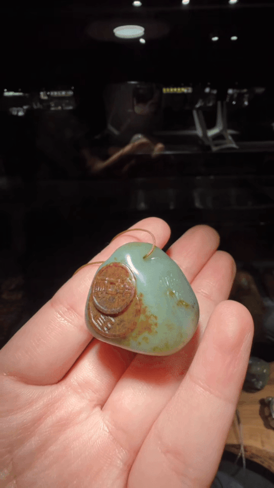 126746 和田玉籽料權衡利弊