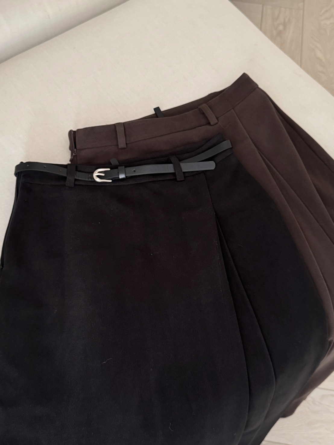 <25DEC韓國女裝> DC10 絨布長裙 附皮帶 兩色