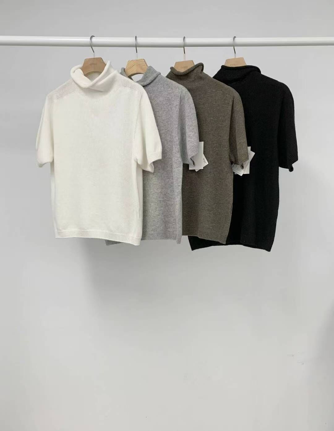 OU5304 捲邊高領針織短袖上衣