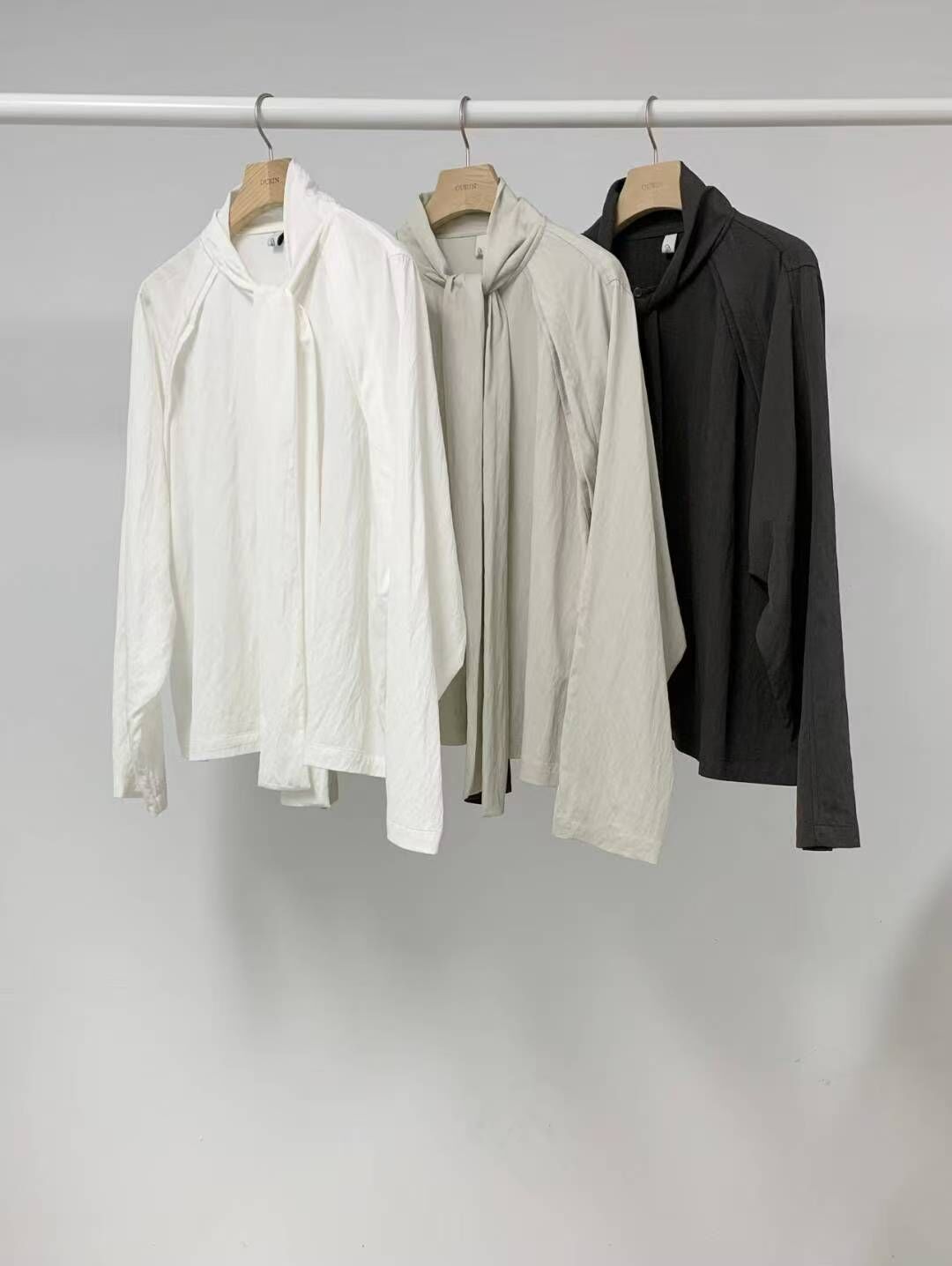 OU5309 拼接插肩領巾上衣