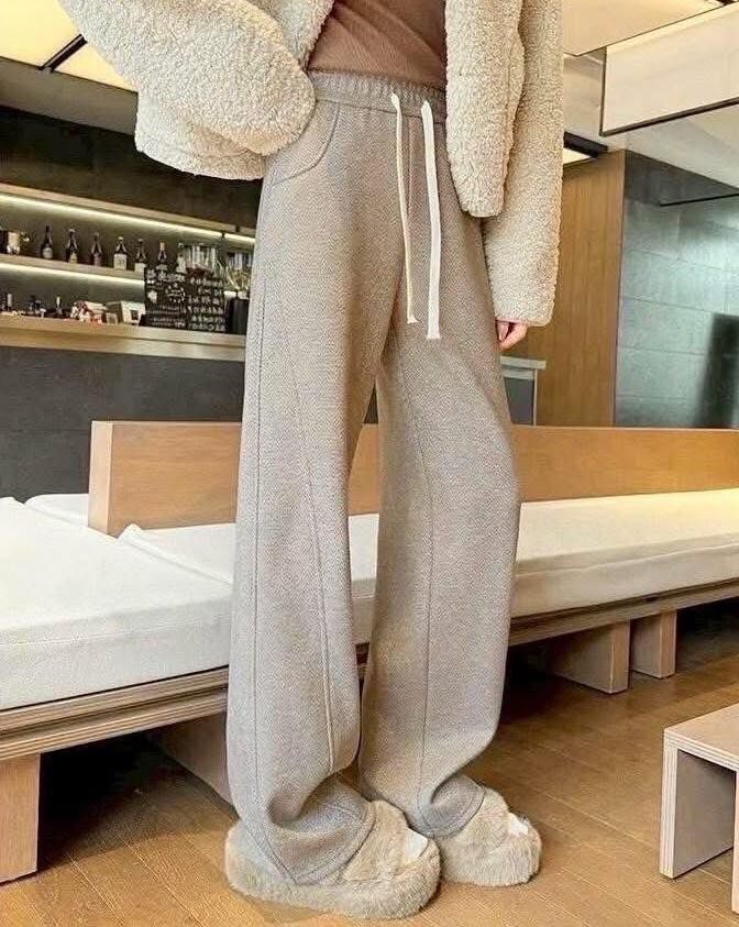 【顯瘦腿長的內加絨剪裁造型寬管褲】（現貨）