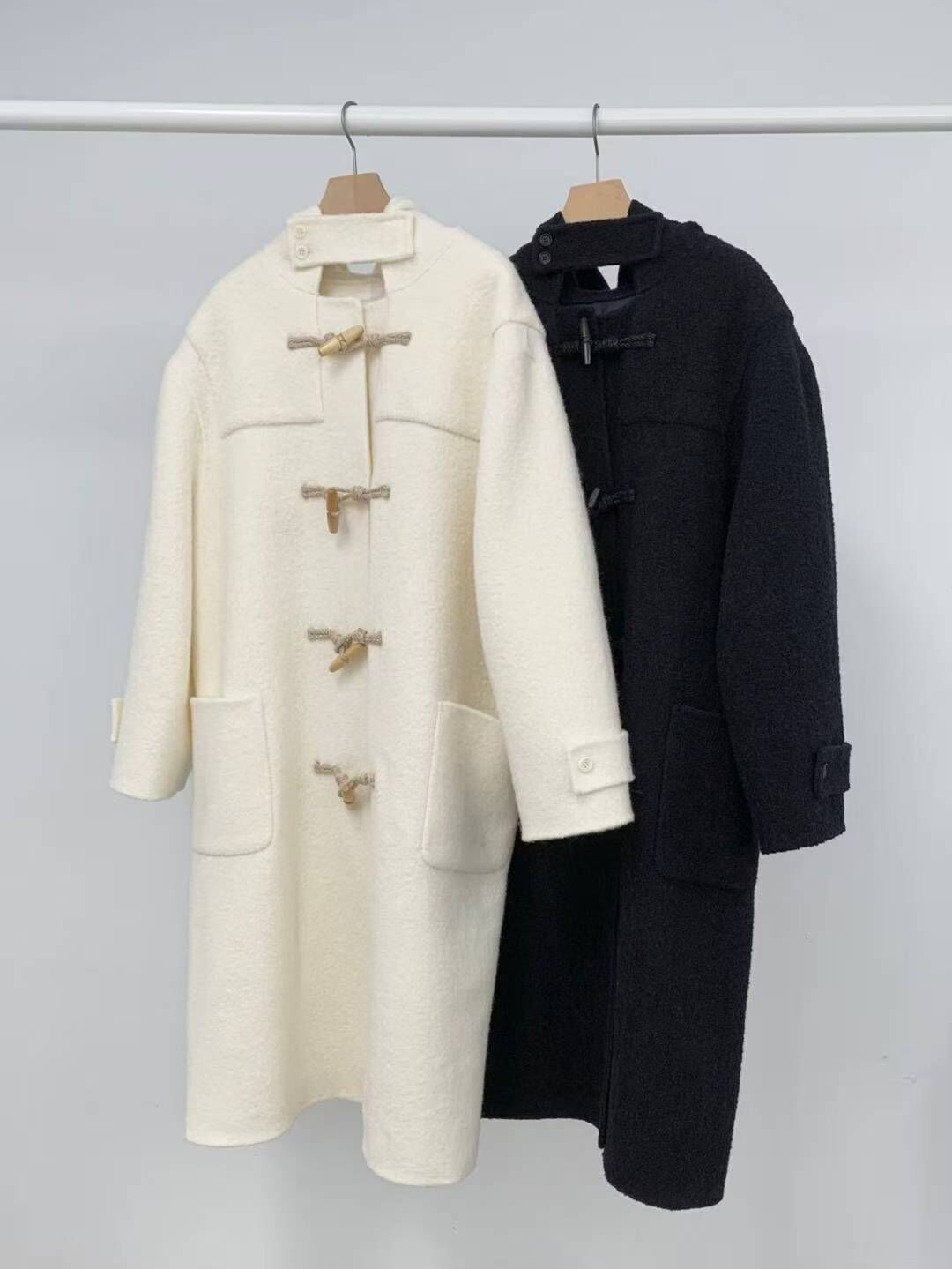 OU5324 牛角扣連帽大衣